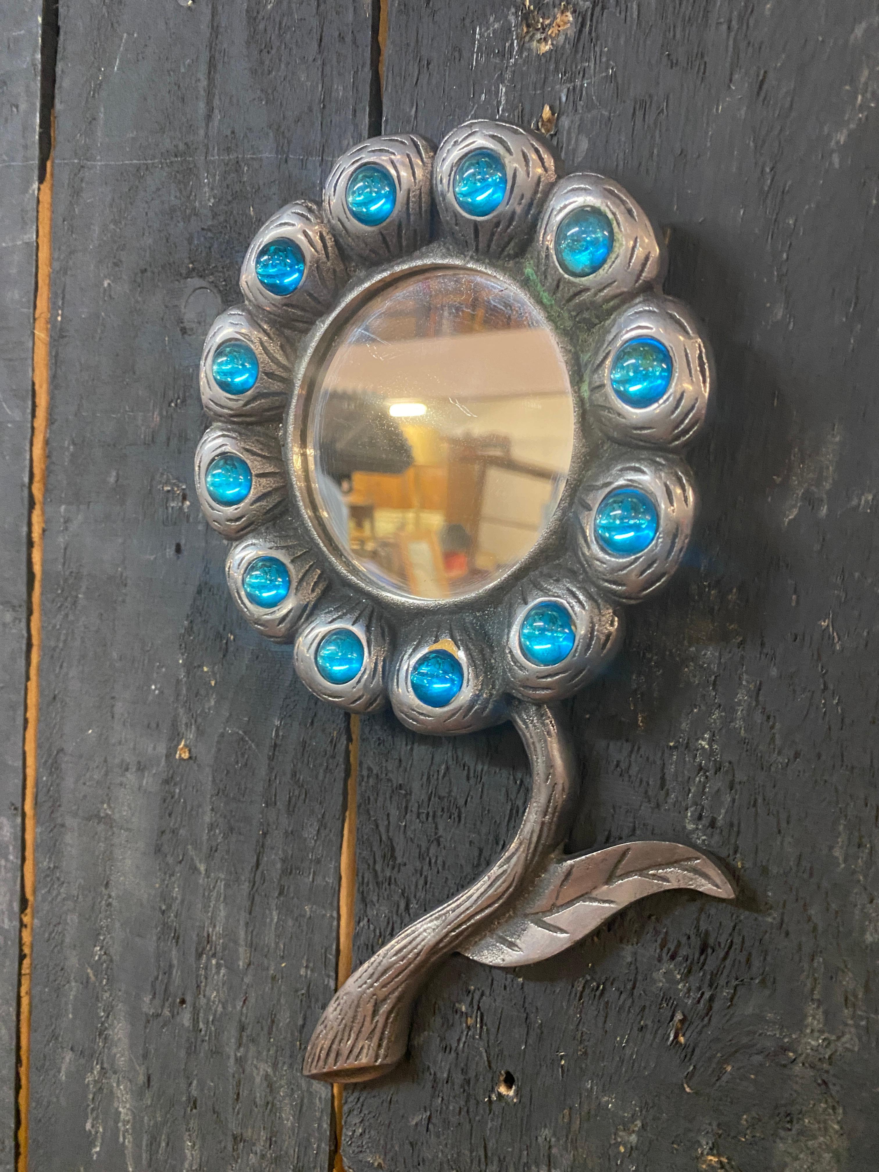 2 petits miroirs en fonte d'aluminium et pierre bleue circa 1970 en vente 1
