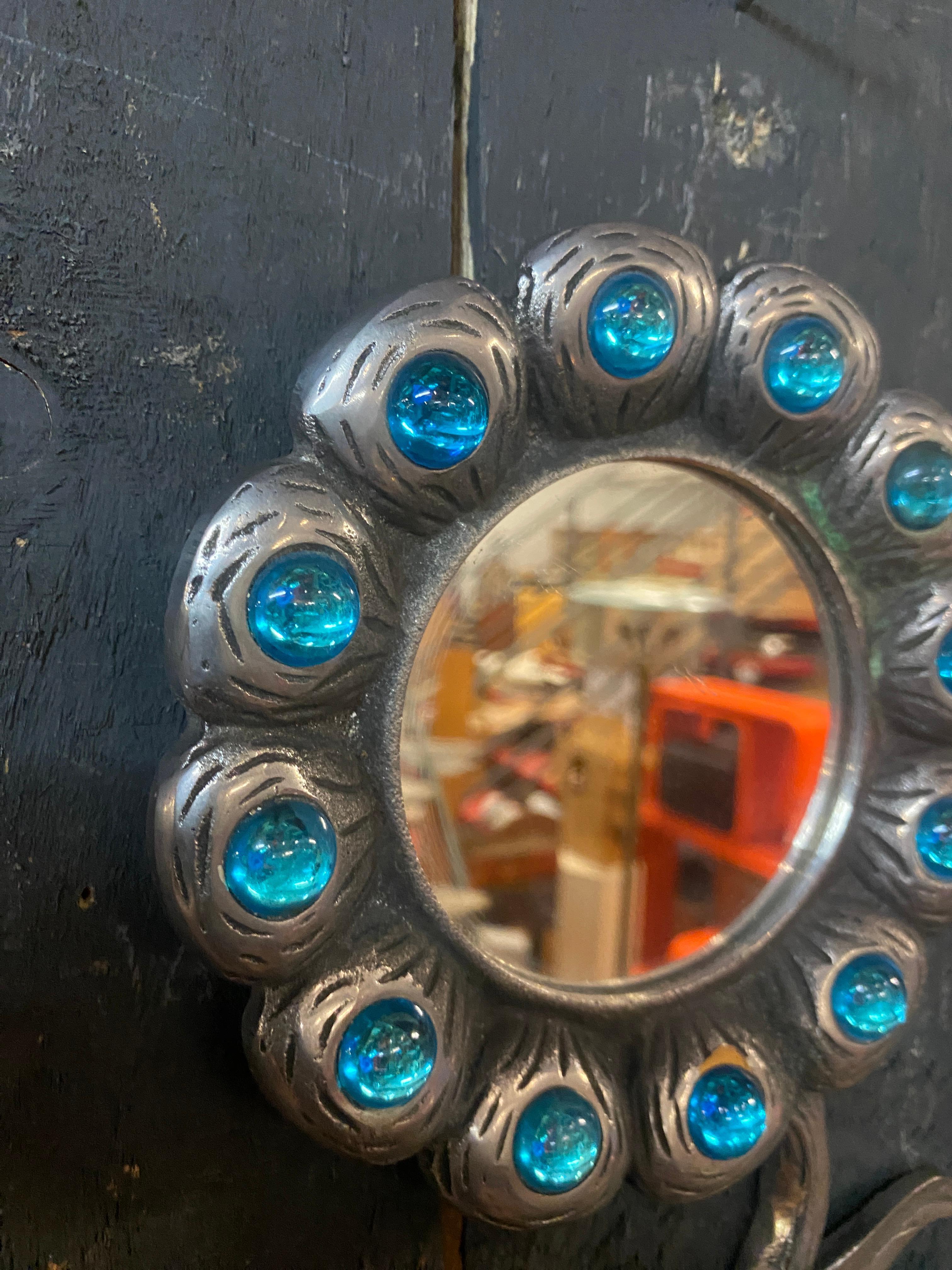 2 petits miroirs en fonte d'aluminium et pierre bleue circa 1970 en vente 2