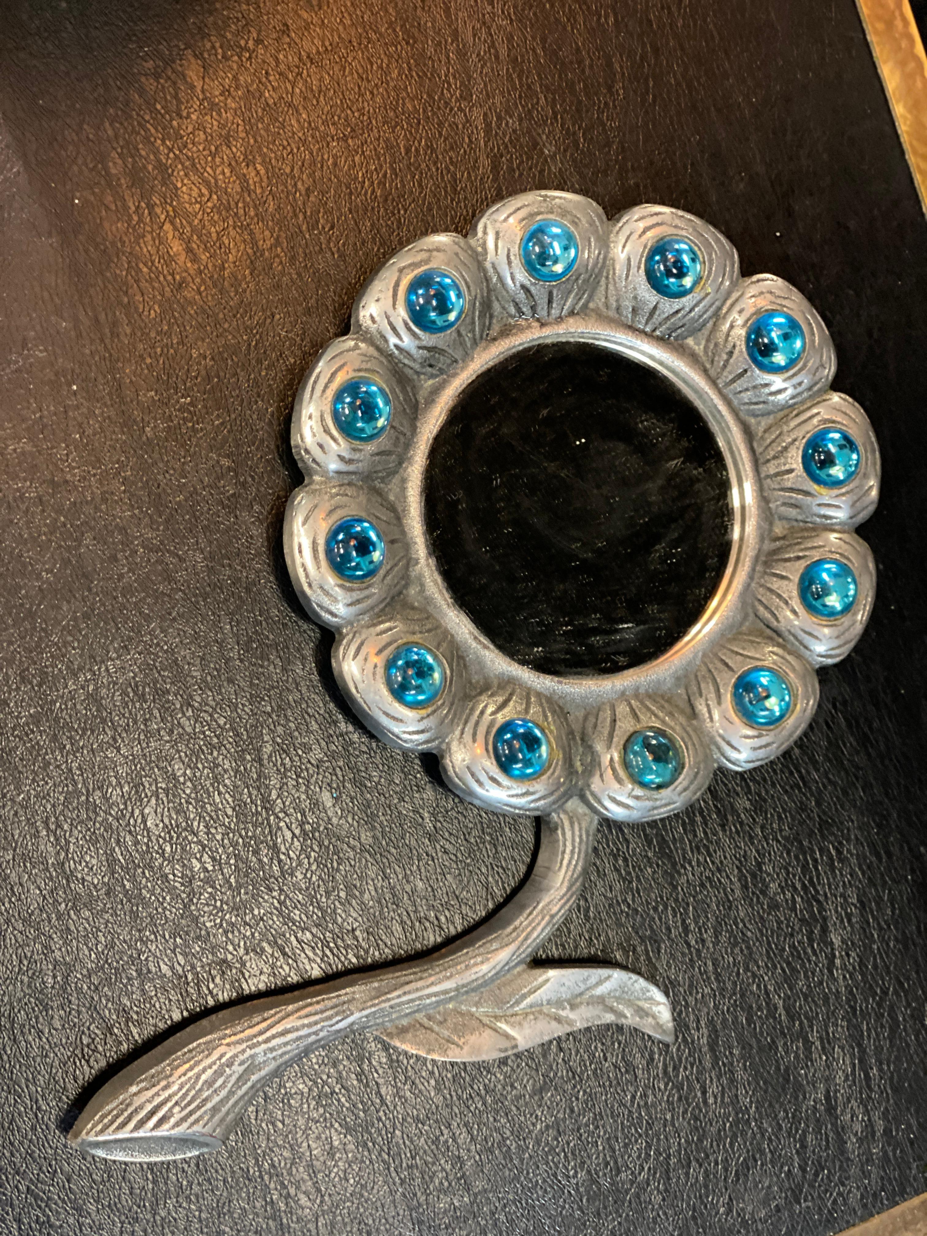 2 petits miroirs en fonte d'aluminium et pierre bleue circa 1970 en vente 3