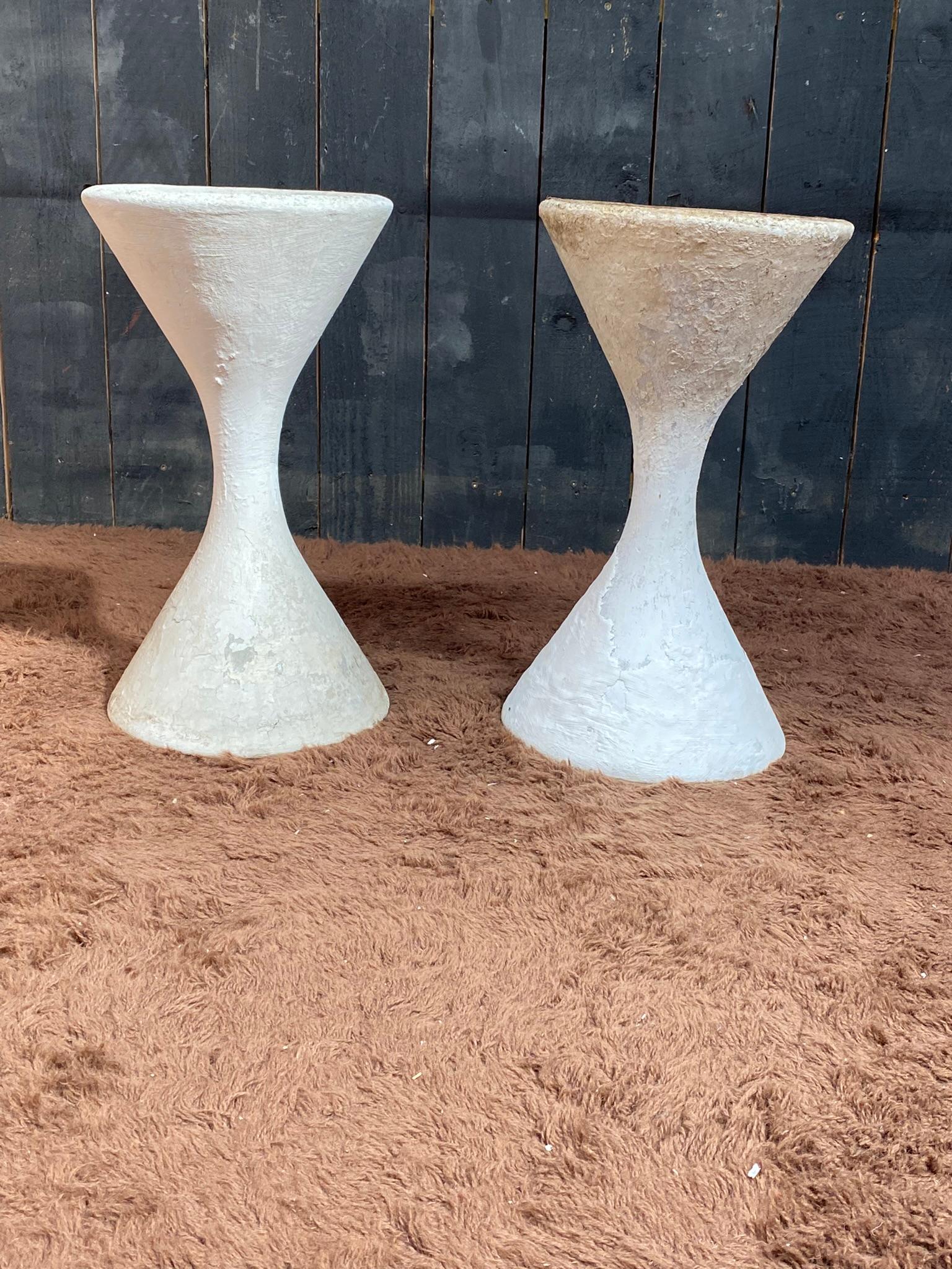 2 Small Spindle or Diabolo Planter Designed by Swiss Architect Willy Guhl In Good Condition For Sale In Mouscron, WHT
