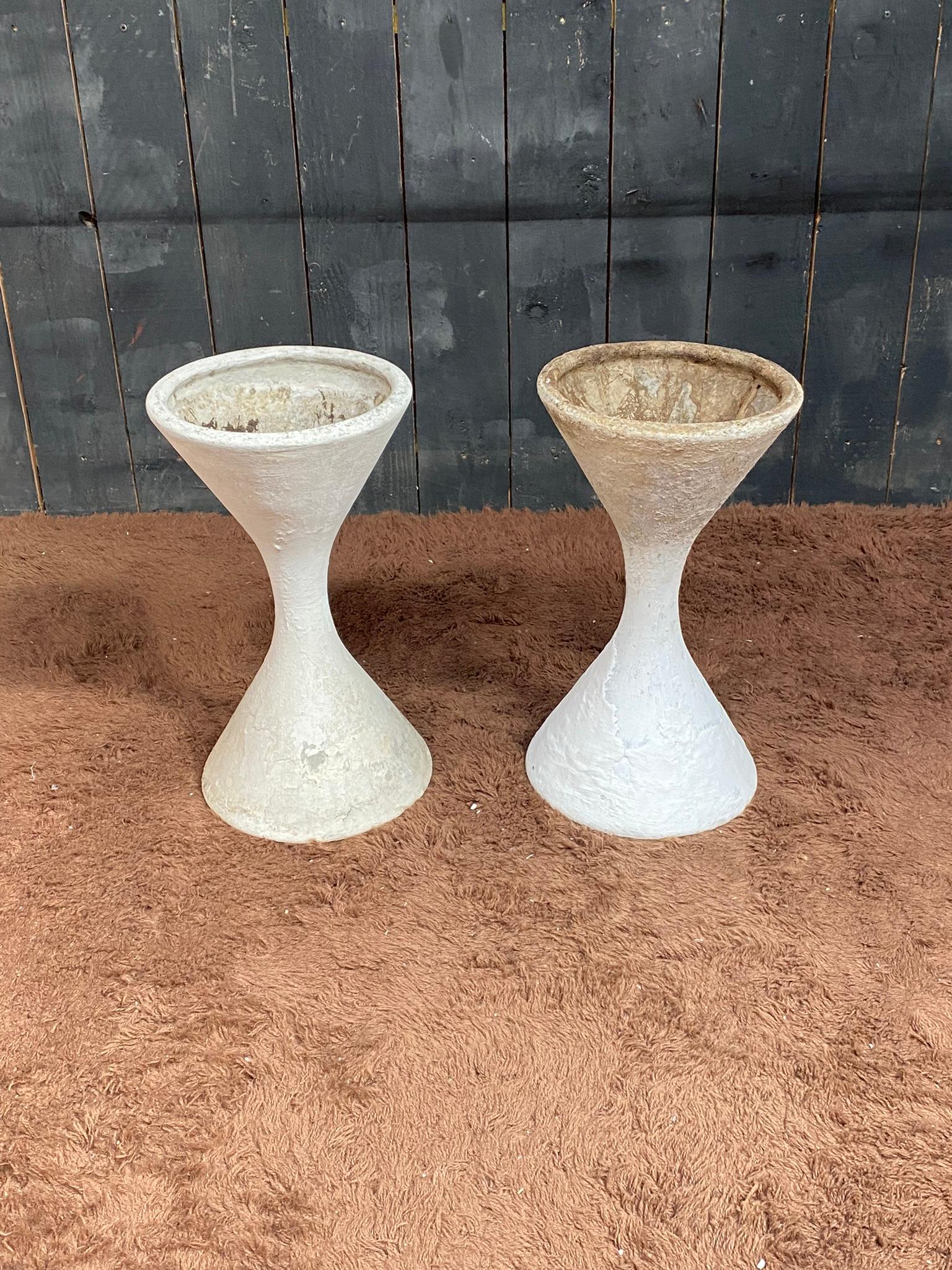 2 Small Spindle or Diabolo Planter Designed by Swiss Architect Willy Guhl For Sale 3