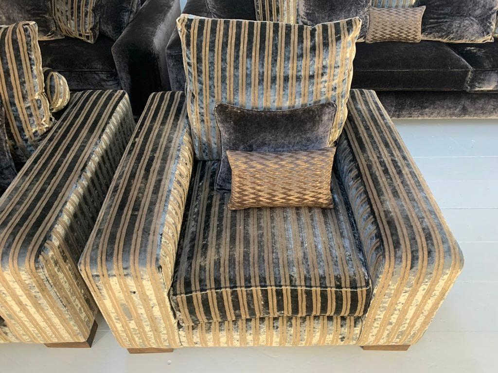 Suite de 2 canapés et 2 fauteuils en velours métallisé zinc Romo en vente 6