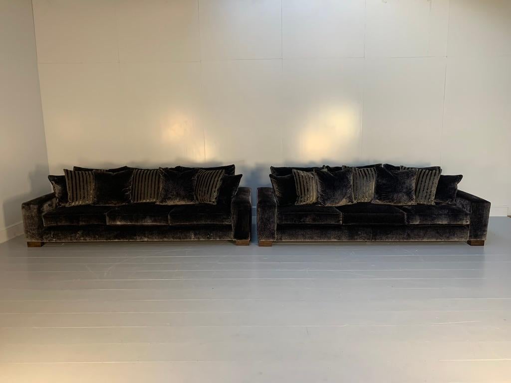 Suite de 2 canapés et 2 fauteuils en velours métallisé zinc Romo Bon état - En vente à Barrowford, GB
