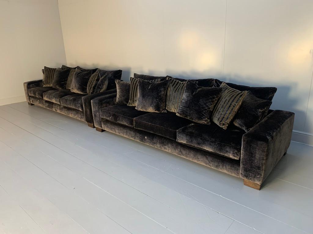 Velours Suite de 2 canapés et 2 fauteuils en velours métallisé zinc Romo en vente