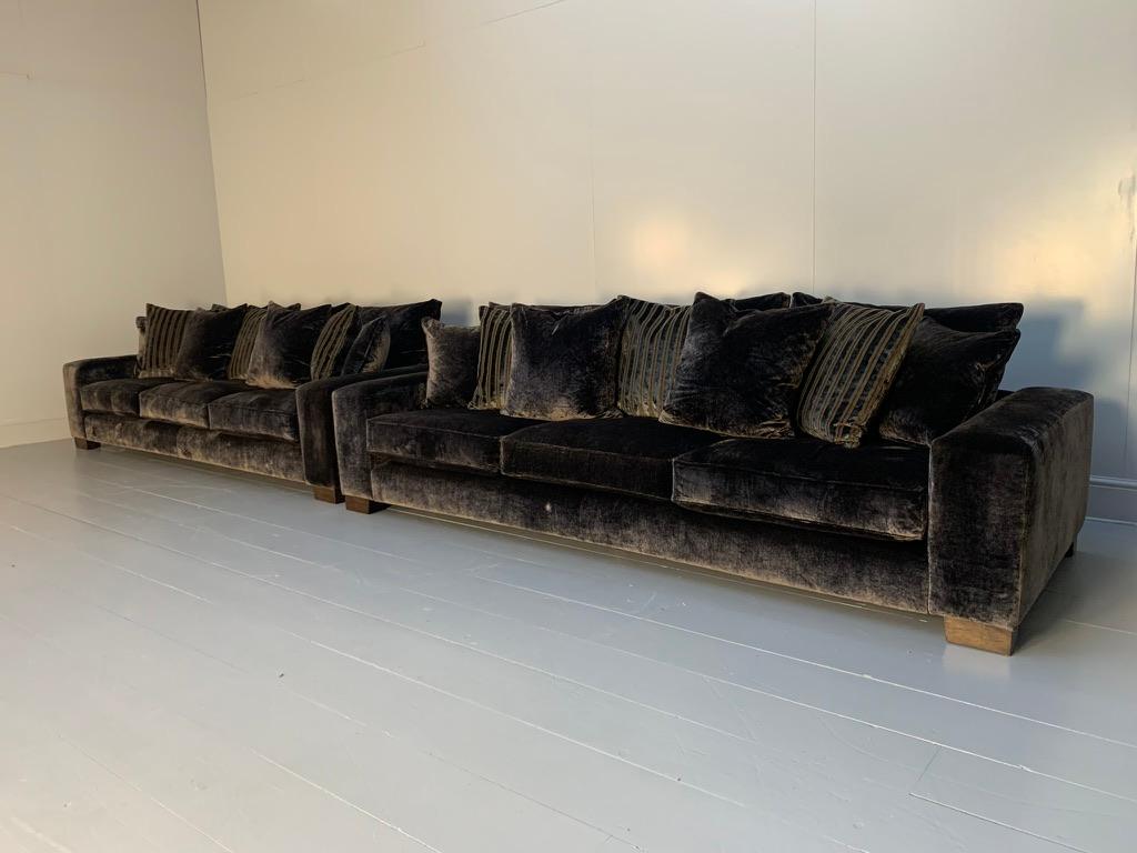 Suite de 2 canapés et 2 fauteuils en velours métallisé zinc Romo en vente 1