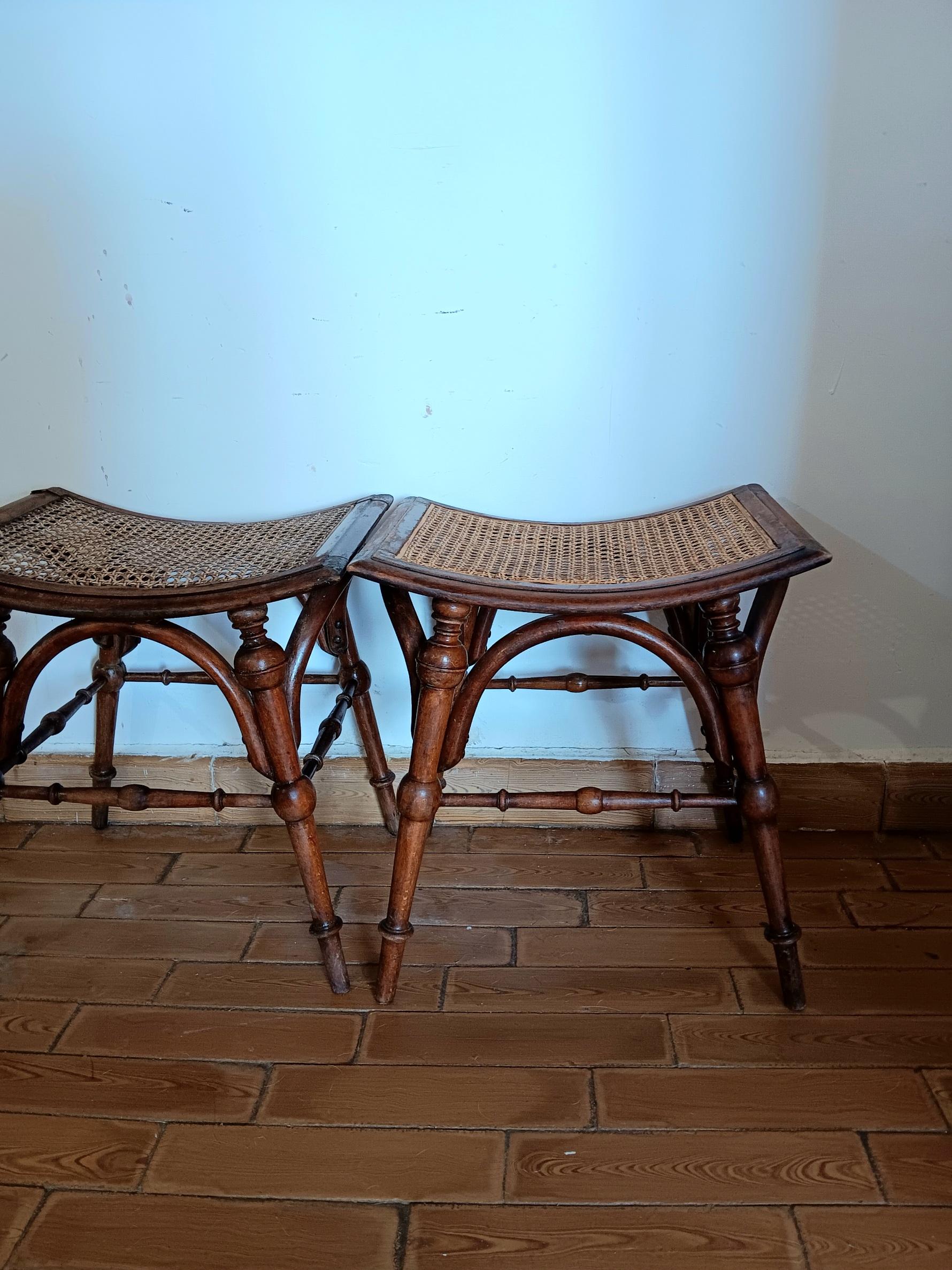 Sgabelli in vimini di rattan con gambe tornite Austria inizio XX secolo in vendita 7
