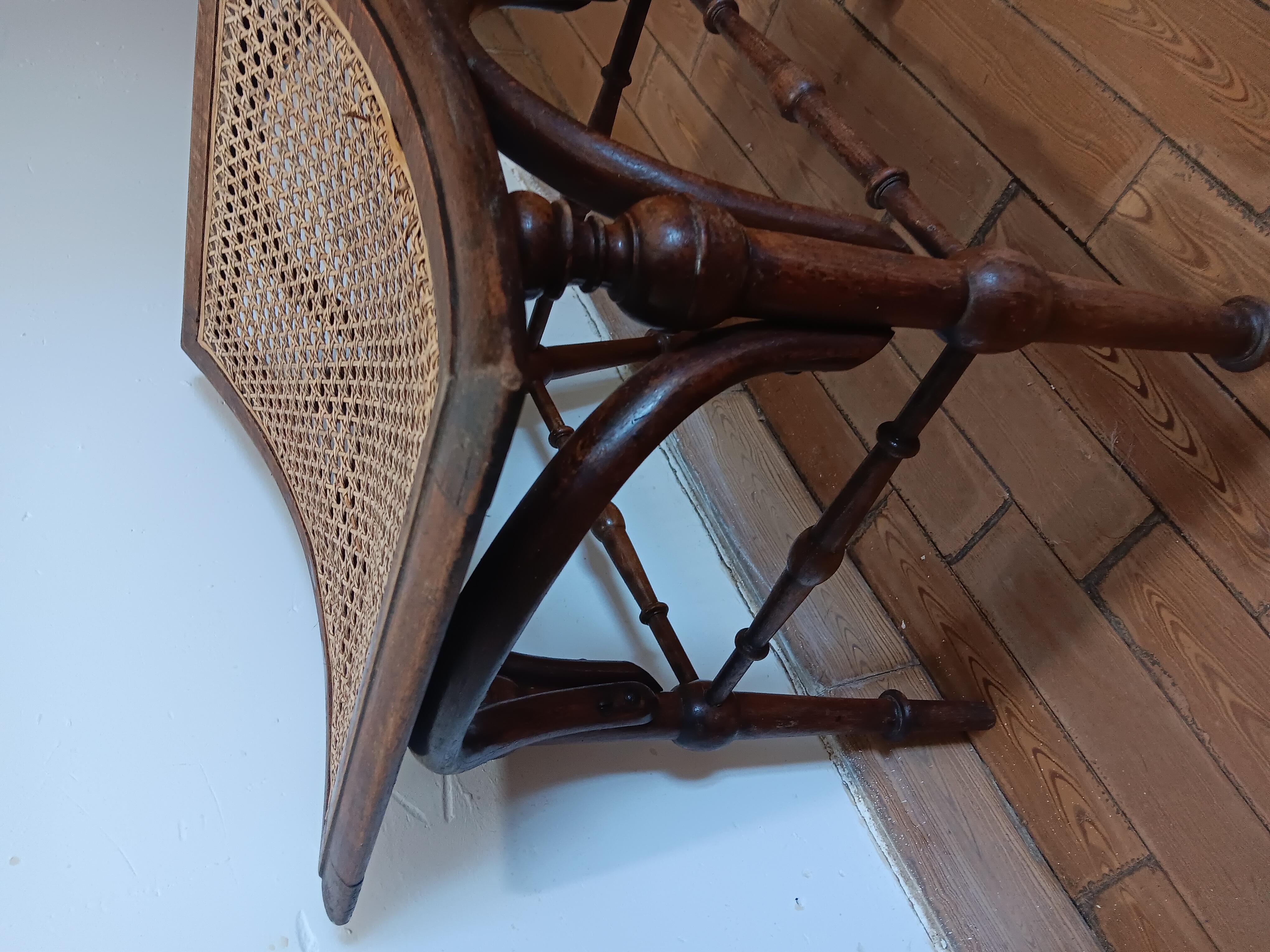 Sgabelli in vimini di rattan con gambe tornite Austria inizio XX secolo In condizioni buone in vendita a Mombuey, Zamora