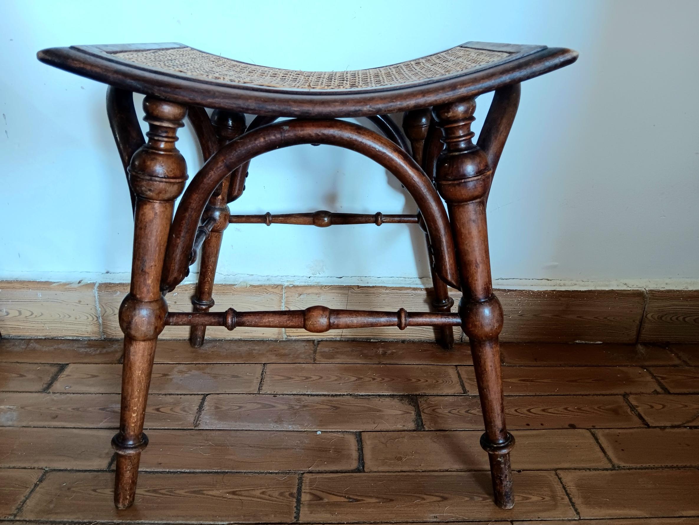 Sgabelli in vimini di rattan con gambe tornite Austria inizio XX secolo in vendita 2