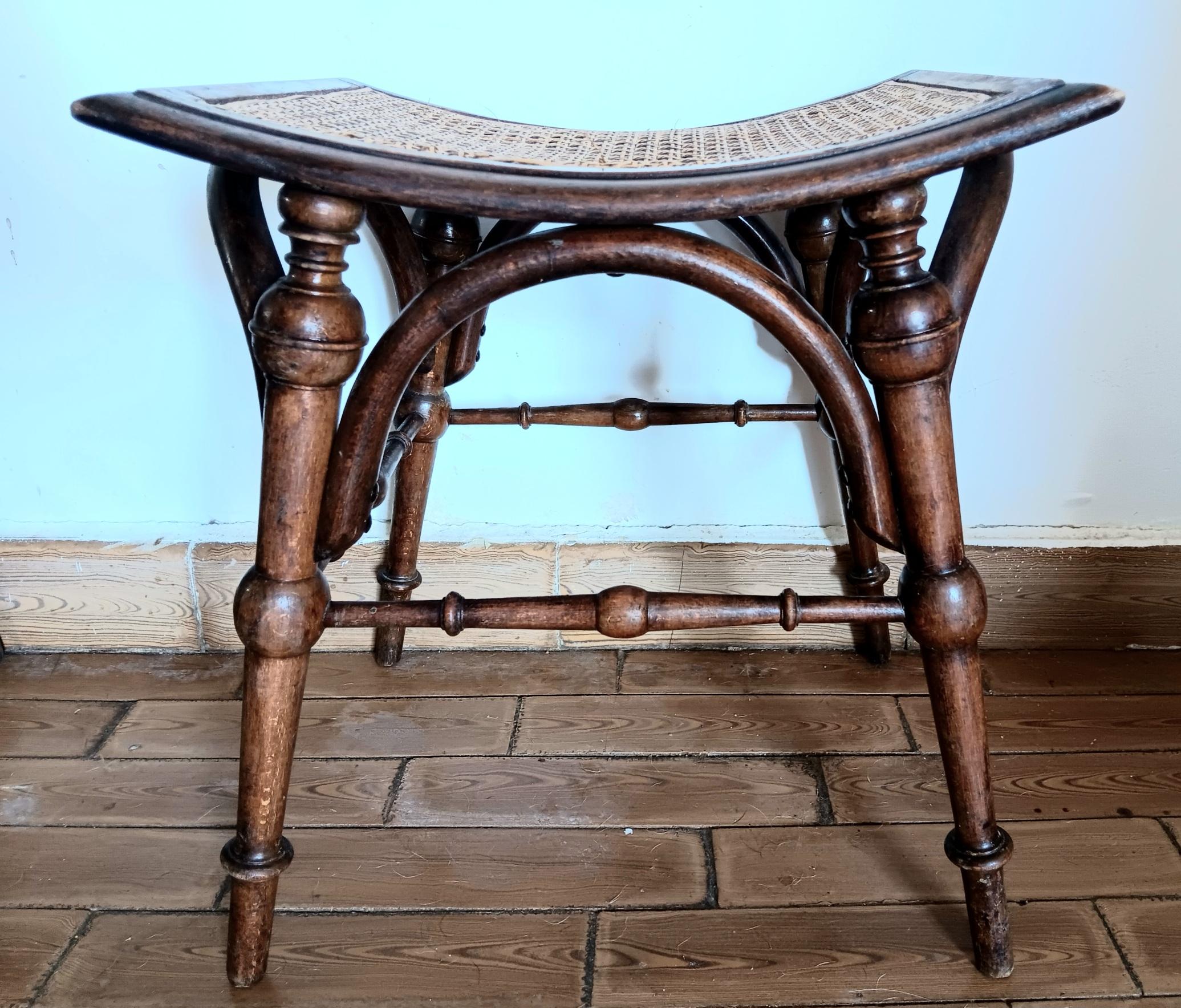 Sgabelli in vimini di rattan con gambe tornite Austria inizio XX secolo in vendita 3