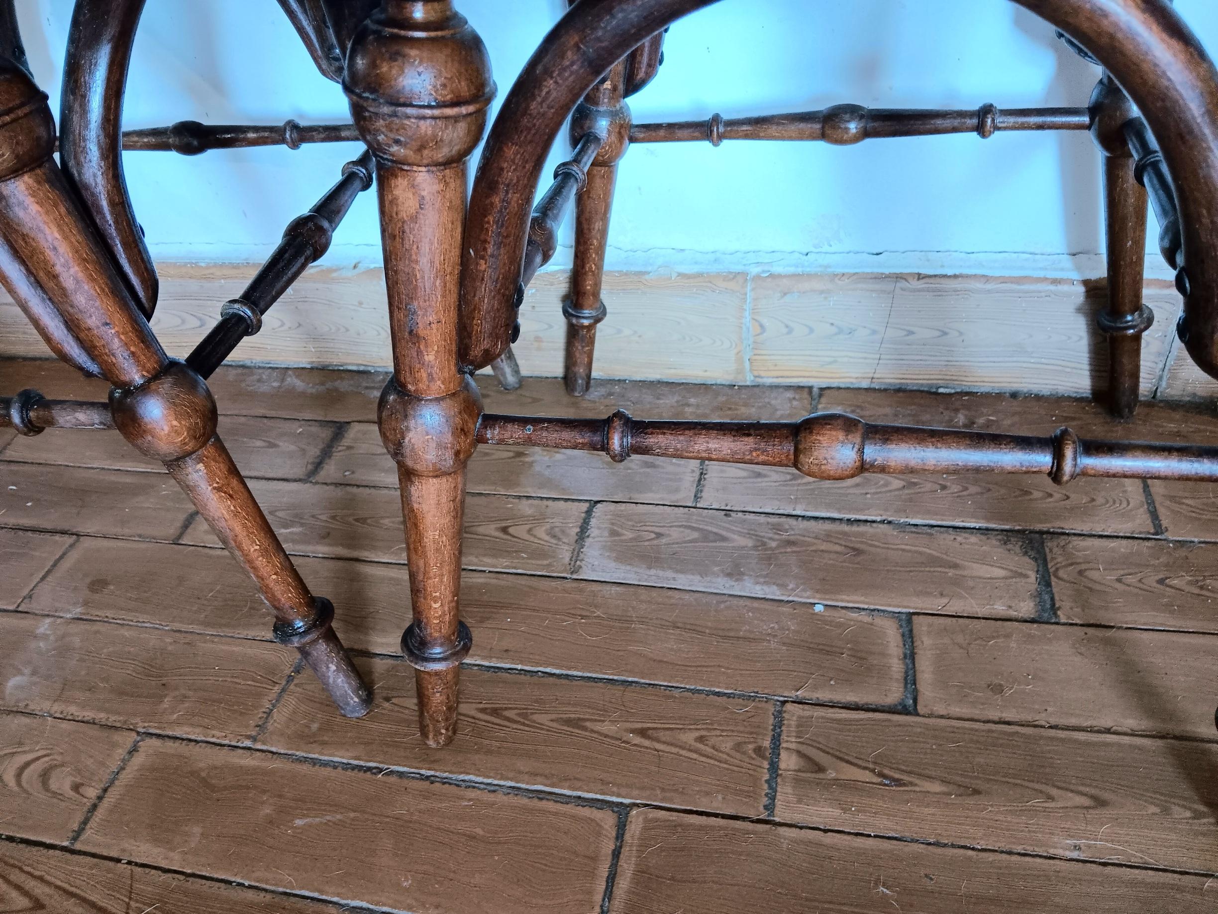 Sgabelli in vimini di rattan con gambe tornite Austria inizio XX secolo in vendita 4