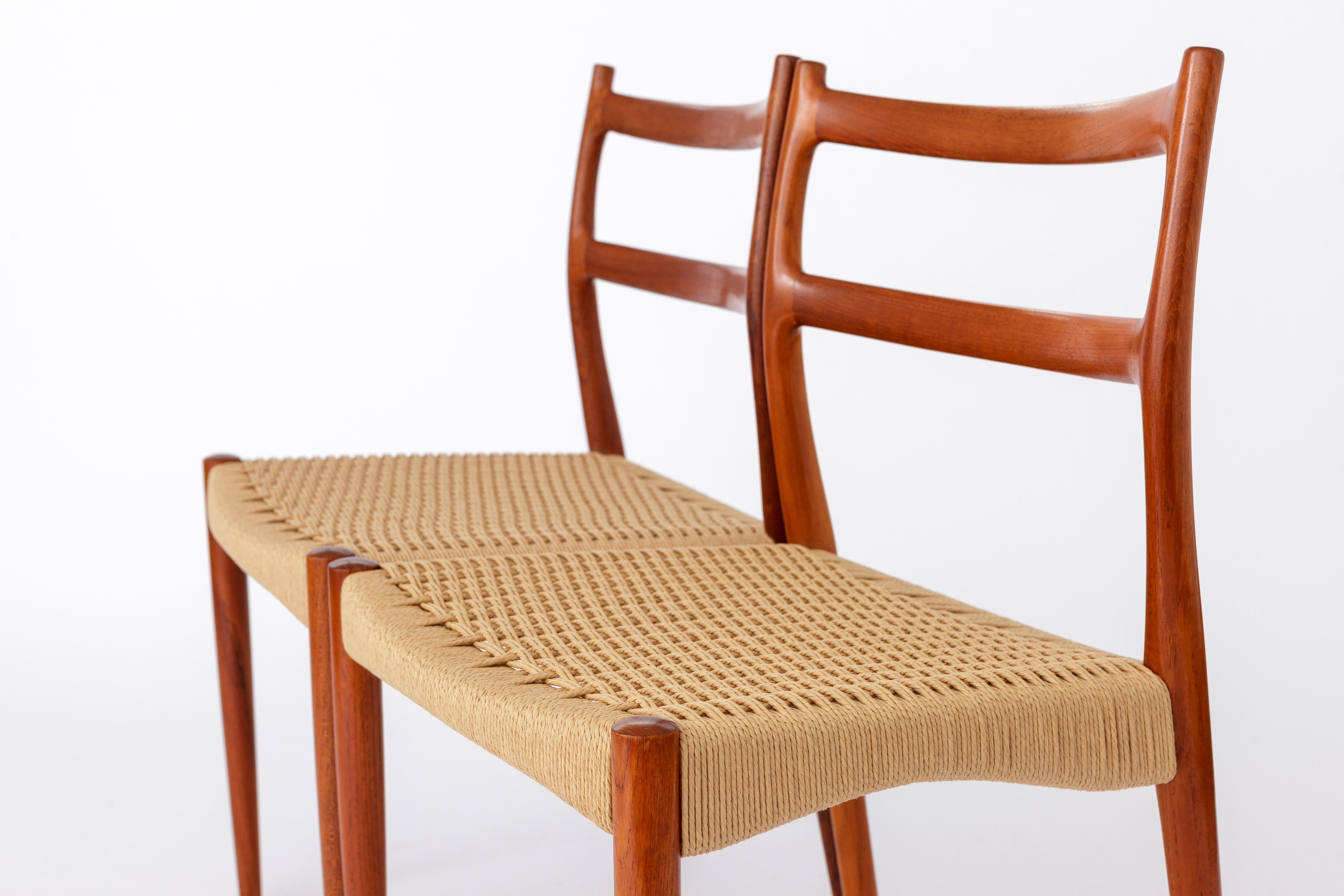 2 Søren Ladefoged chairs, teak, 1960s, papercord seat, dining chairs, set of 2 In Fair Condition For Sale In Hannover, DE