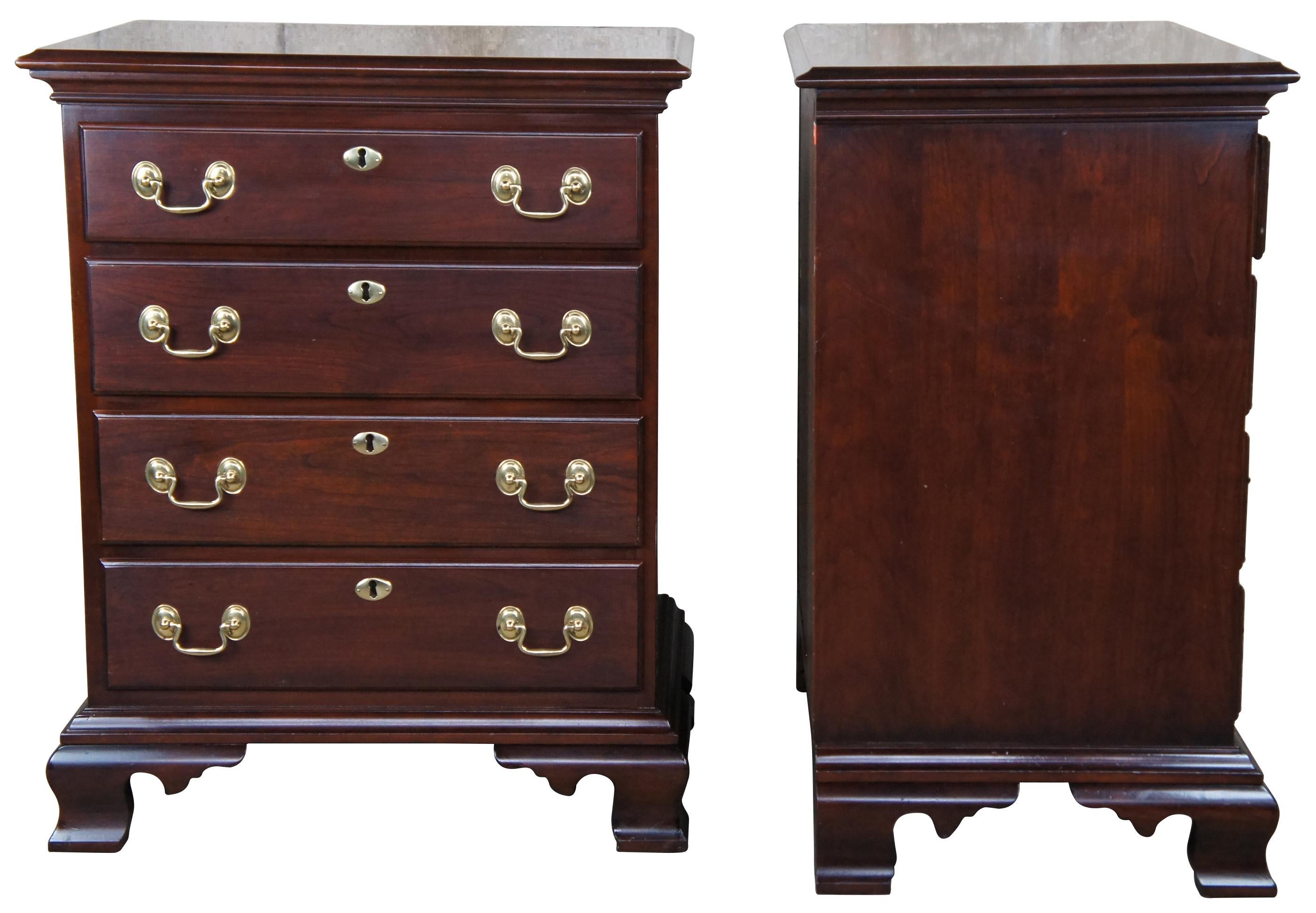 Two vintage Statton Trutype Americana old towne nightstands or bedside tables, circa last quarter 20th century. Made of solid cherry featuring four drawers with brass hardware and bracket feet. Measure: 23