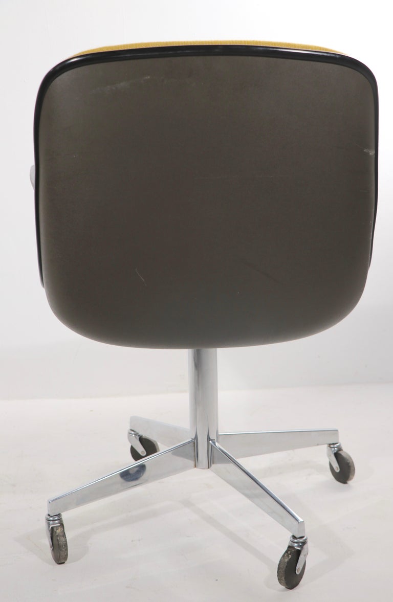 Late 20th Century 1 Steelcase  Swivel Arm Desk Office Chair after Pollock for Knoll