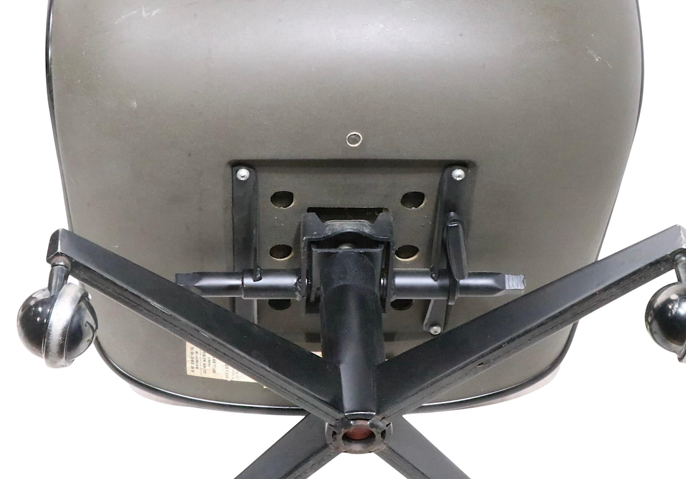 2 Steelcase Swivel Tilt Office Chairs Model 451 7