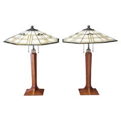 2 lampes de bureau de style Stickley Mission en verre teinté cerisier de 21 pouces