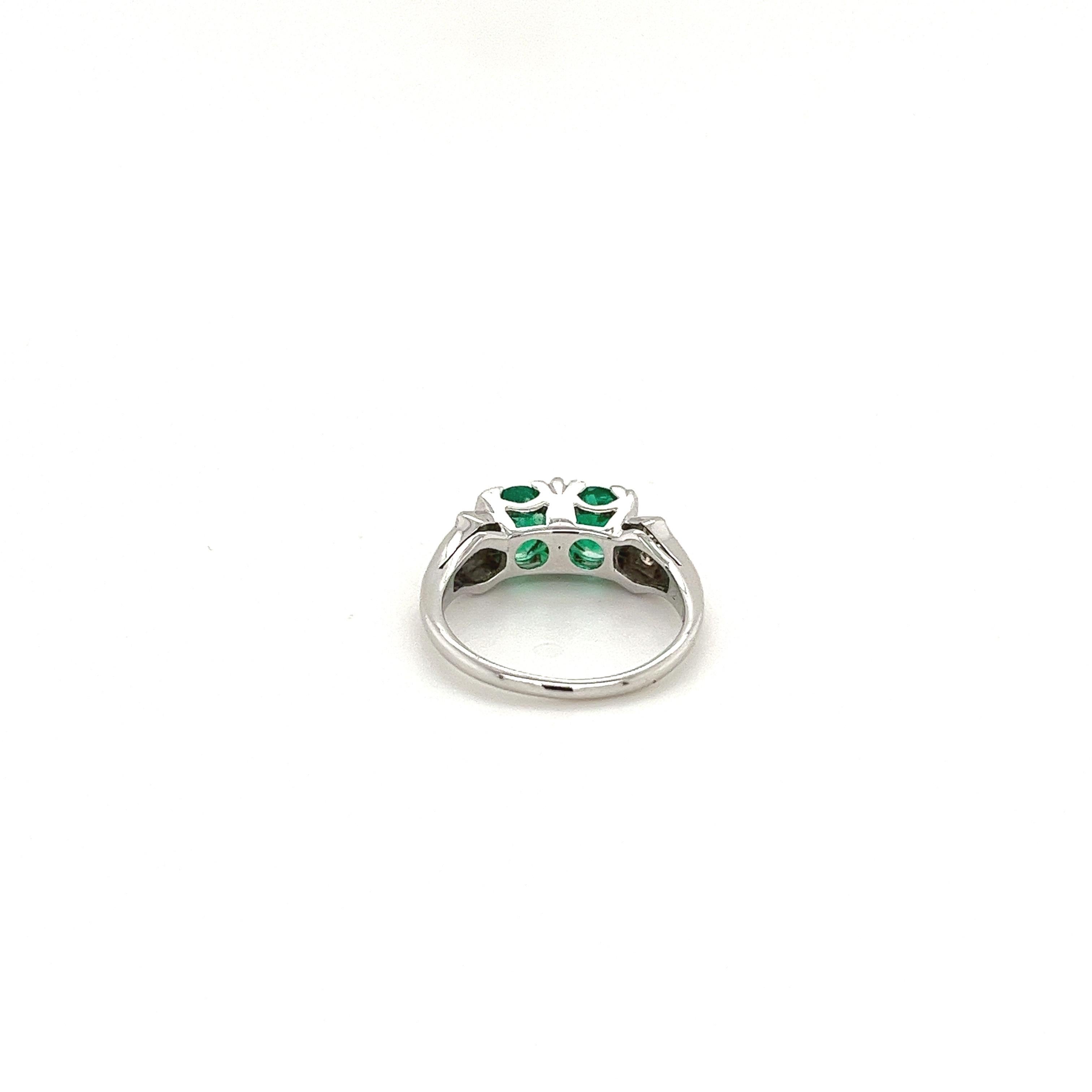 2-Stone 0.92CT TW Round Cut Natural Emerald Ring in 18k White Gold In New Condition For Sale In Miami, FL