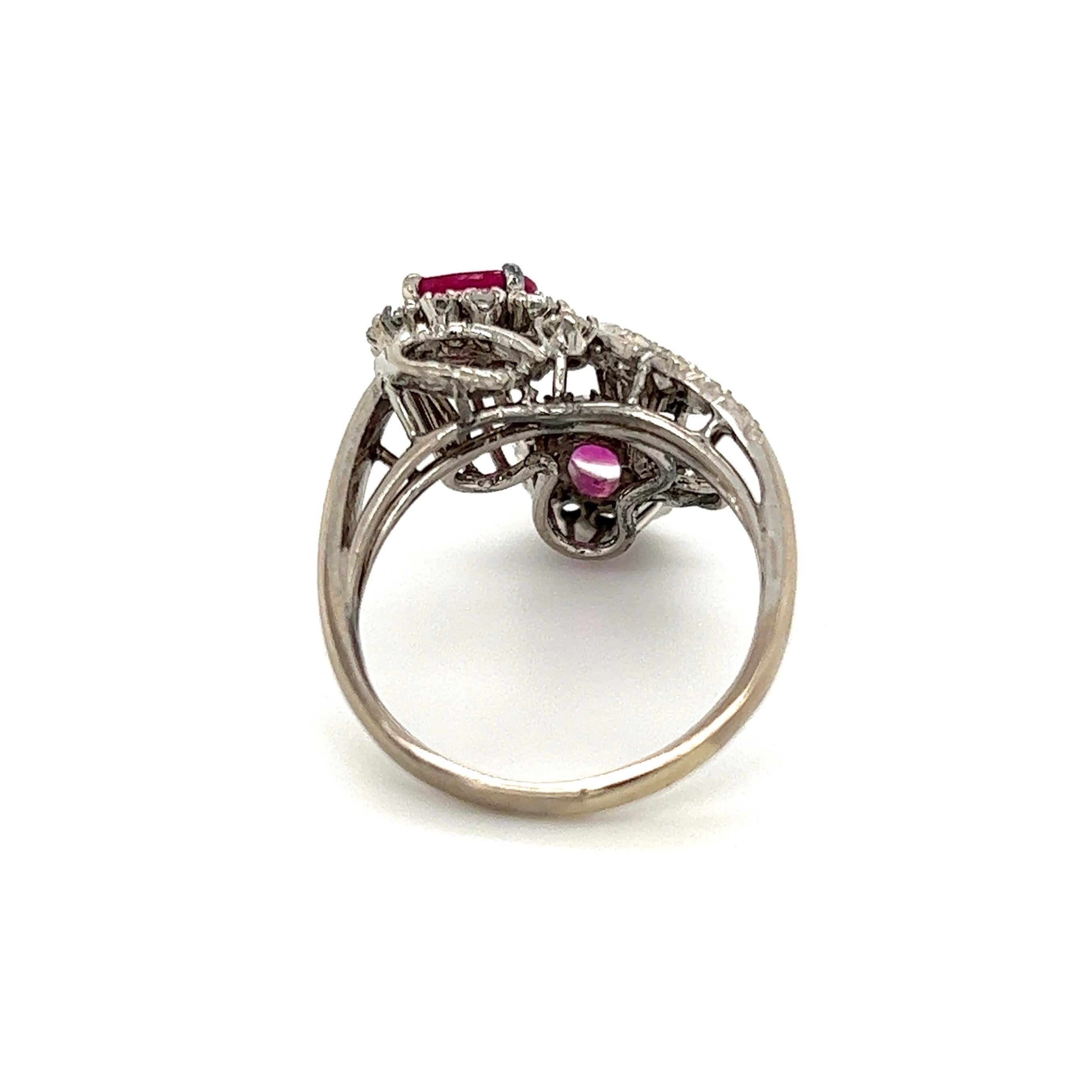 Vintage 2-Stone Ruby and Diamond Gold Cocktail Ring In Excellent Condition For Sale In Montreal, QC