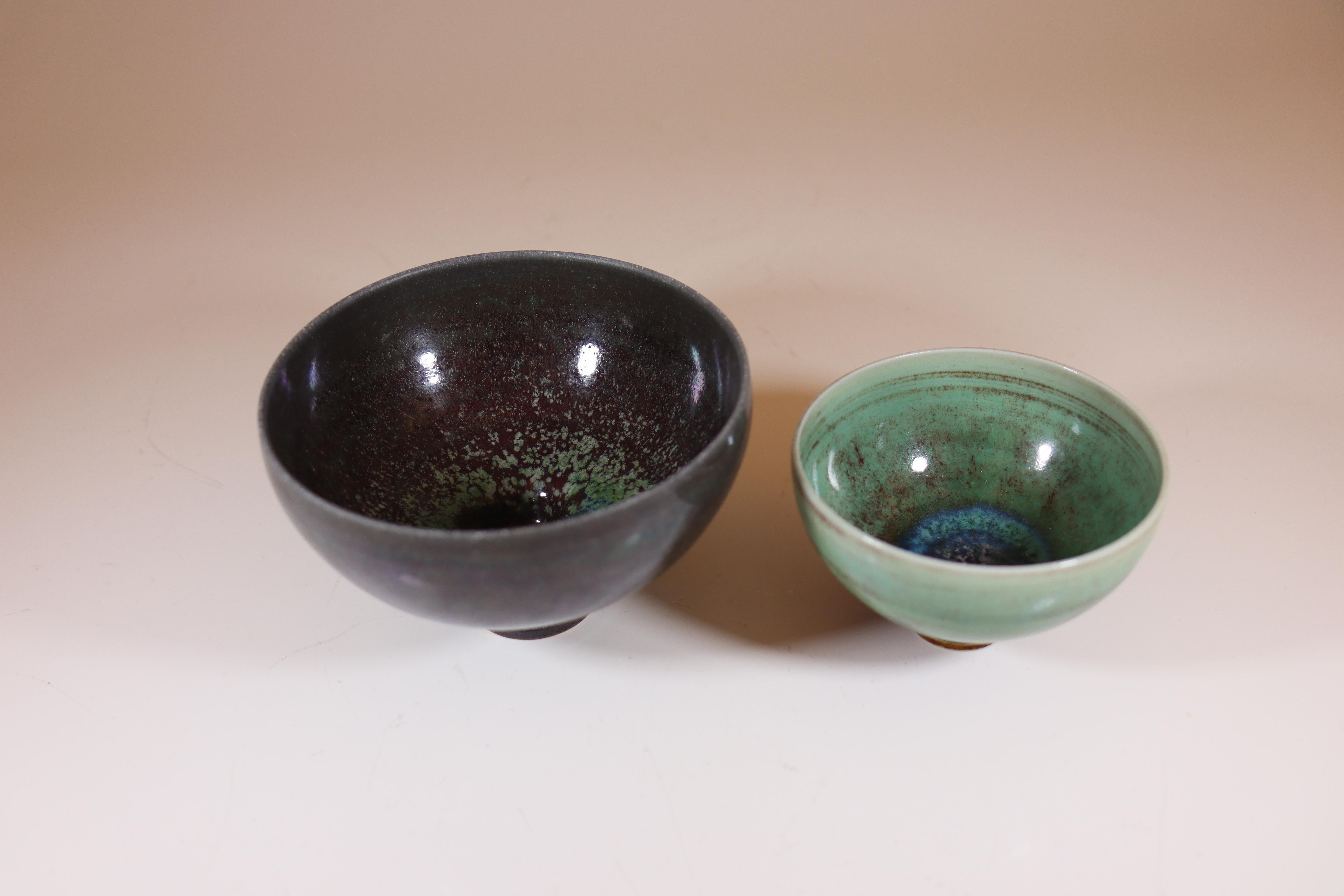 Scandinavian Modern 2 Stoneware Bowls with Aniara glaze - Berndt Friberg - Gustavsberg 1960s For Sale