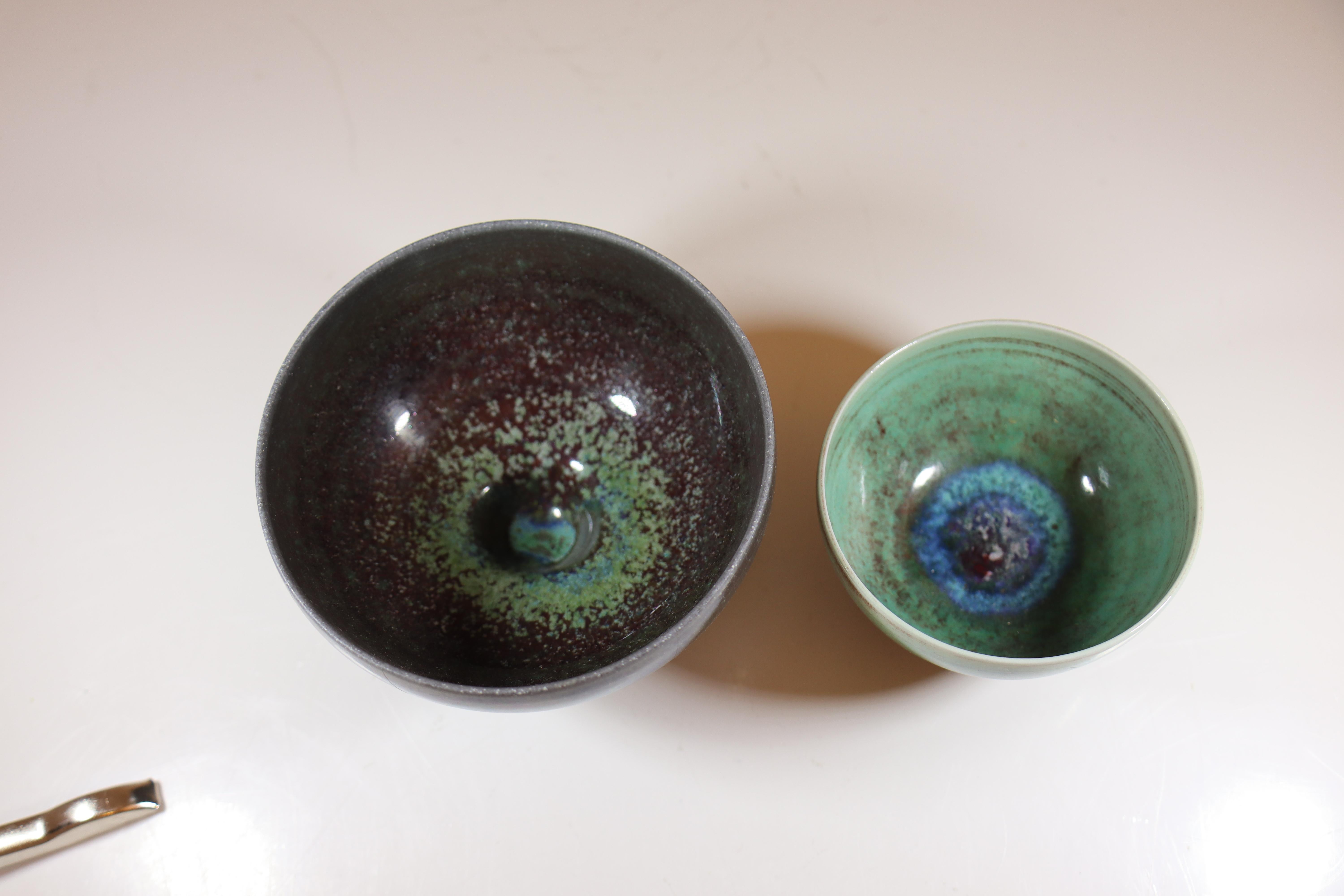 2 Stoneware Bowls with Aniara glaze - Berndt Friberg - Gustavsberg 1960s In Excellent Condition For Sale In Stockholm, SE
