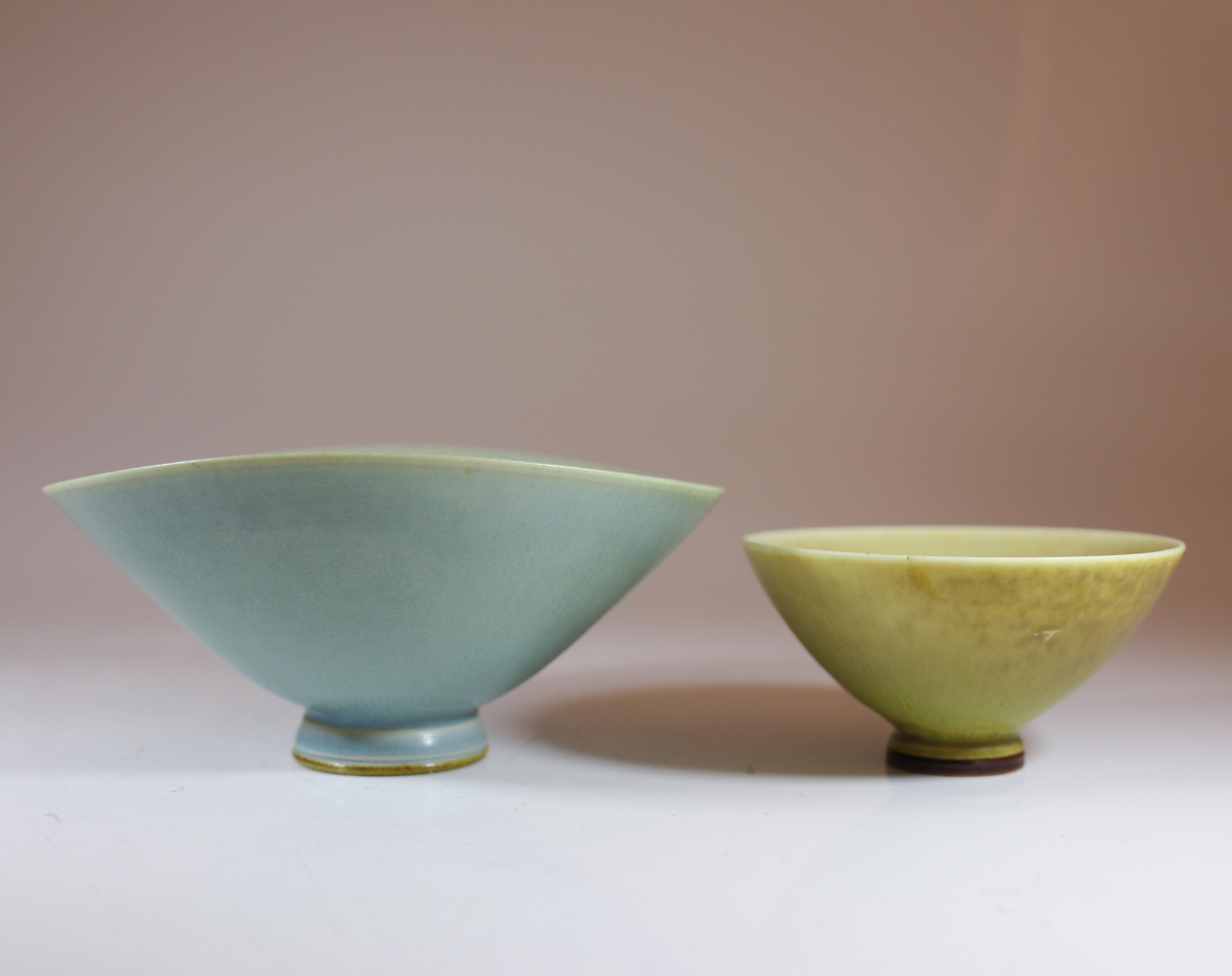 A group of 2 stoneware bowls by Berndt Friberg at Gustavsberg designed in the 1950s, the bowls have lovely har-fur glazes. The bowls are between 3.5 and 5.5 cm (1.6