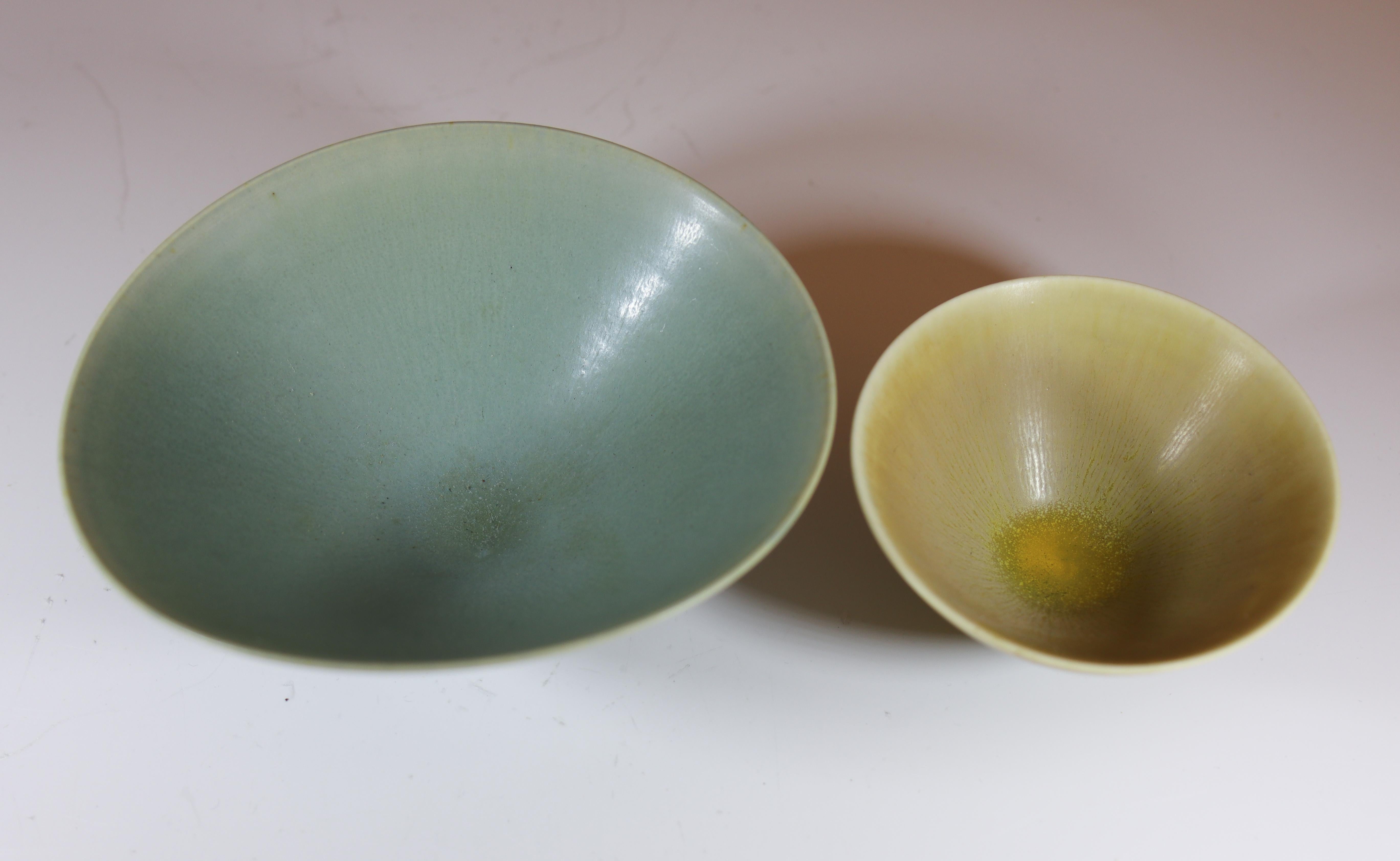 2 Stoneware Bowls Yellow and Dove Blue - Berndt Friberg - Gustavsberg 1950-60s In Excellent Condition For Sale In Stockholm, SE