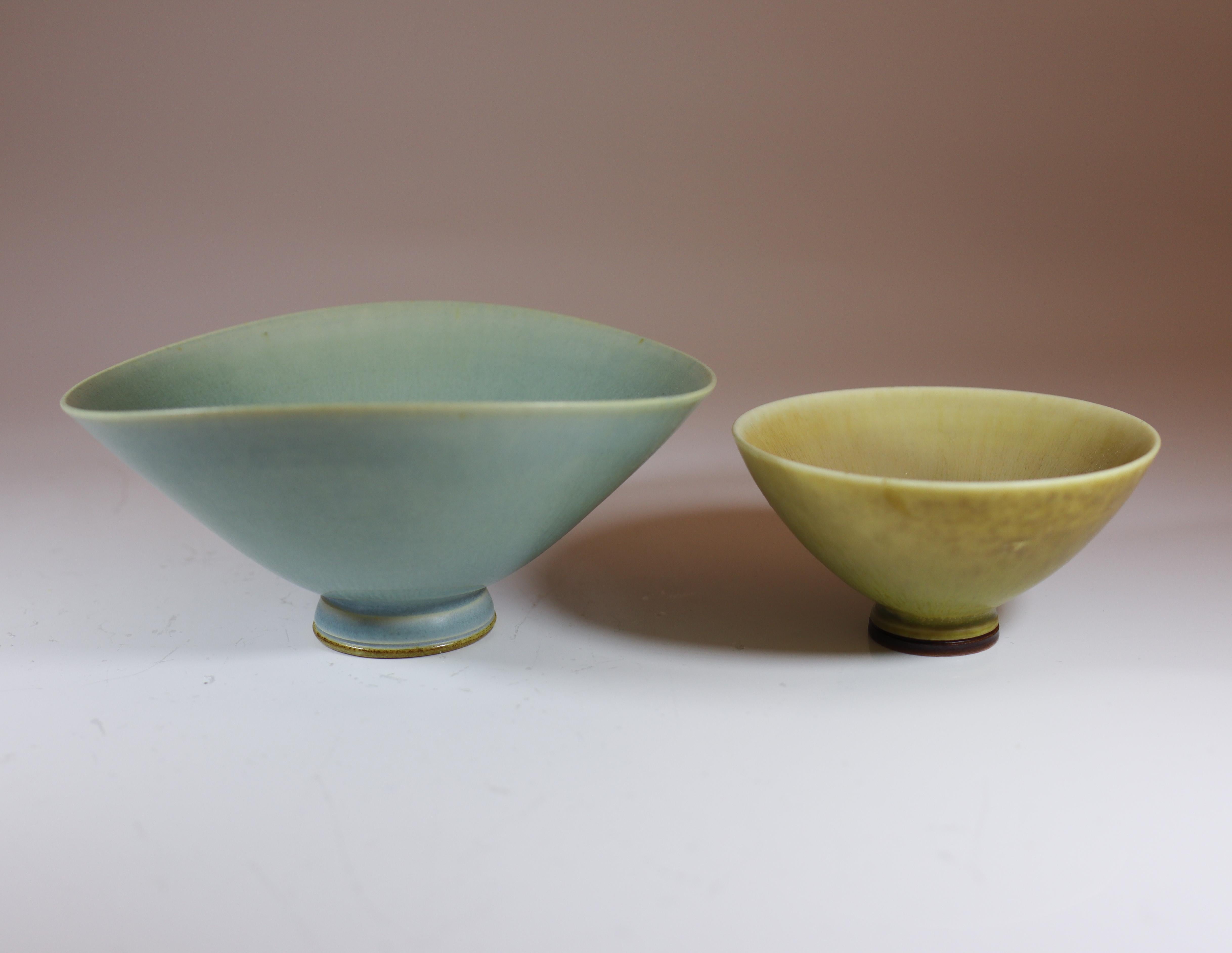 20th Century 2 Stoneware Bowls Yellow and Dove Blue - Berndt Friberg - Gustavsberg 1950-60s For Sale