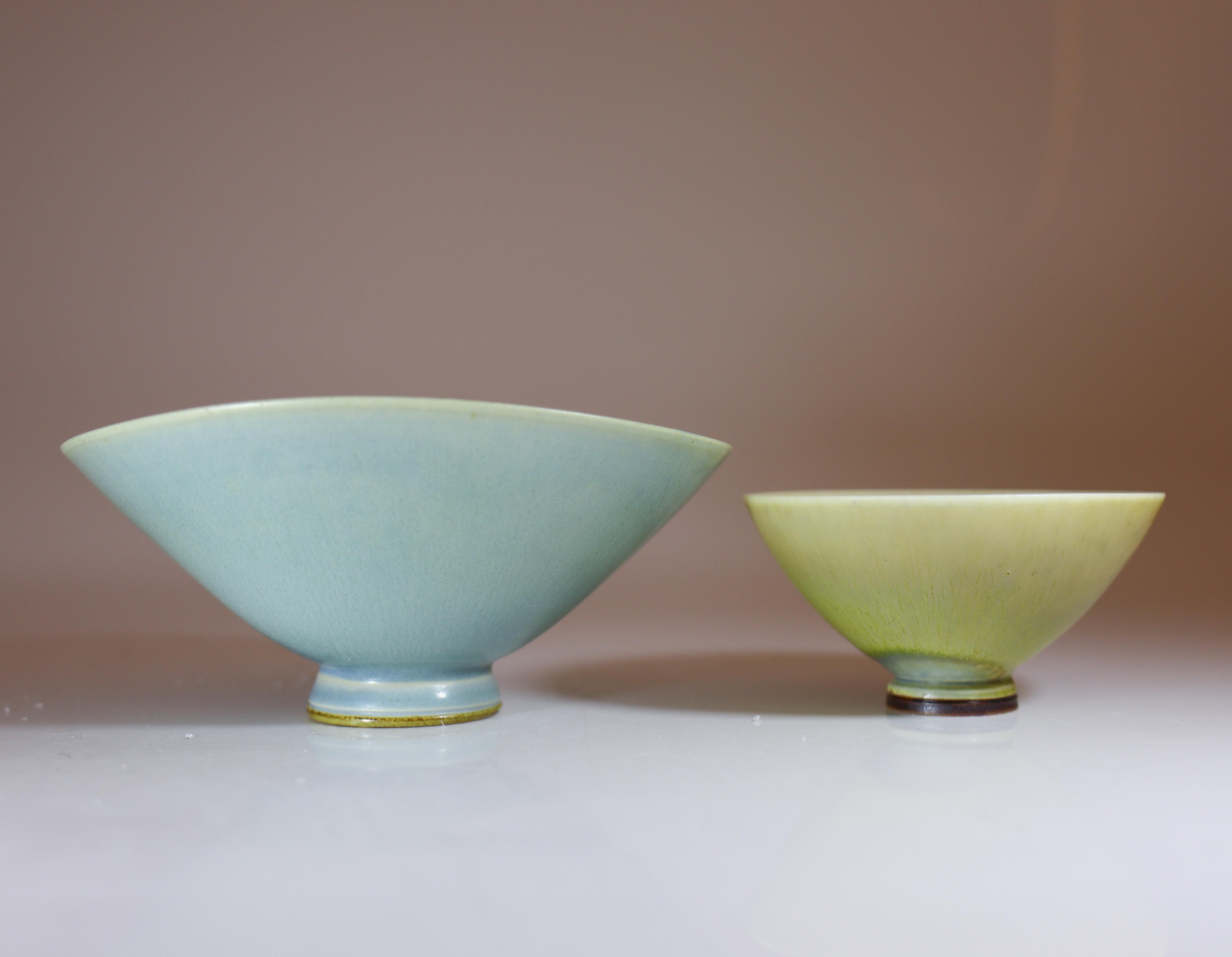 Ceramic 2 Stoneware Bowls Yellow and Dove Blue - Berndt Friberg - Gustavsberg 1950-60s For Sale