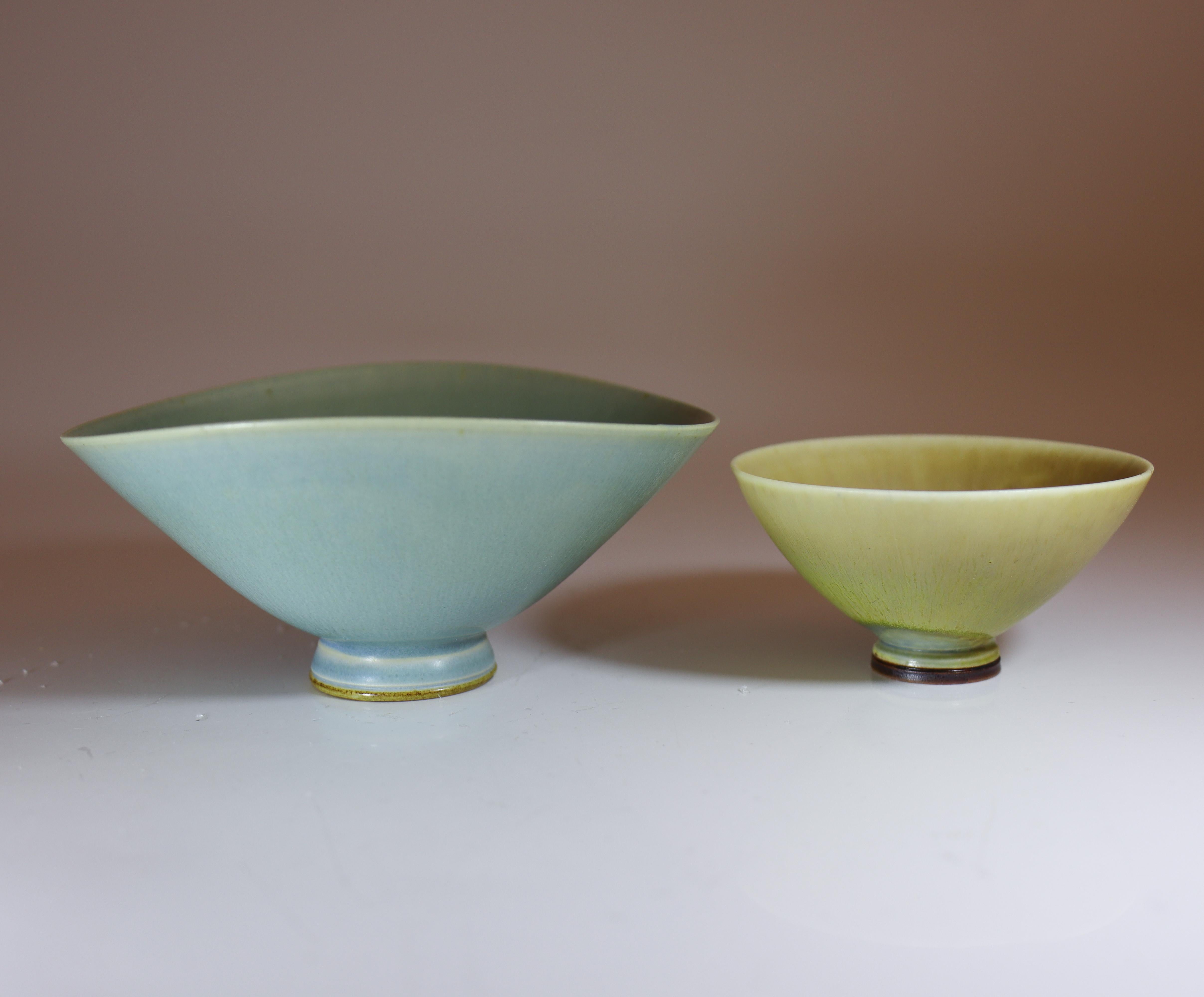 2 Stoneware Bowls Yellow and Dove Blue - Berndt Friberg - Gustavsberg 1950-60s For Sale 1