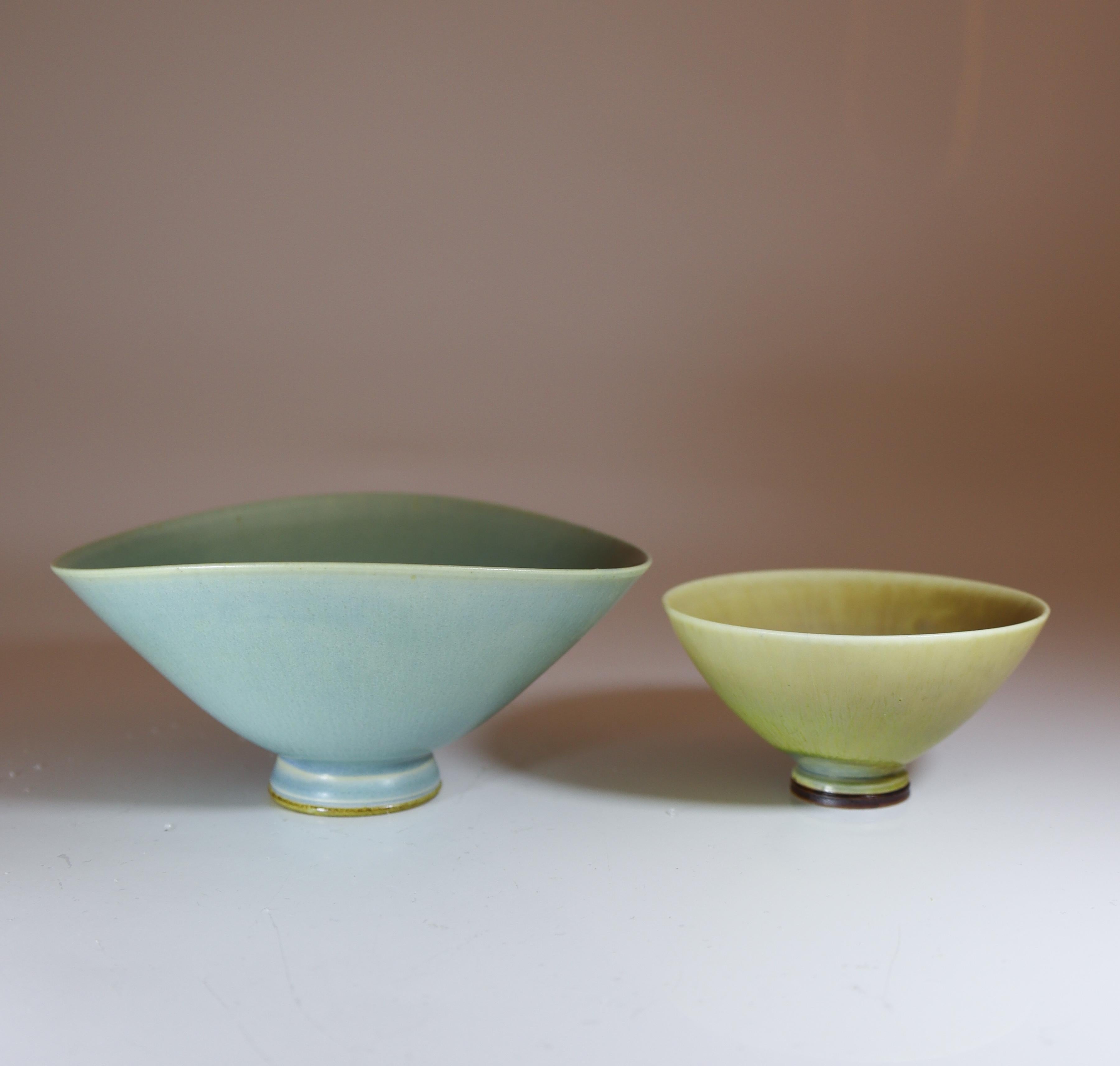 2 Stoneware Bowls Yellow and Dove Blue - Berndt Friberg - Gustavsberg 1950-60s For Sale 2