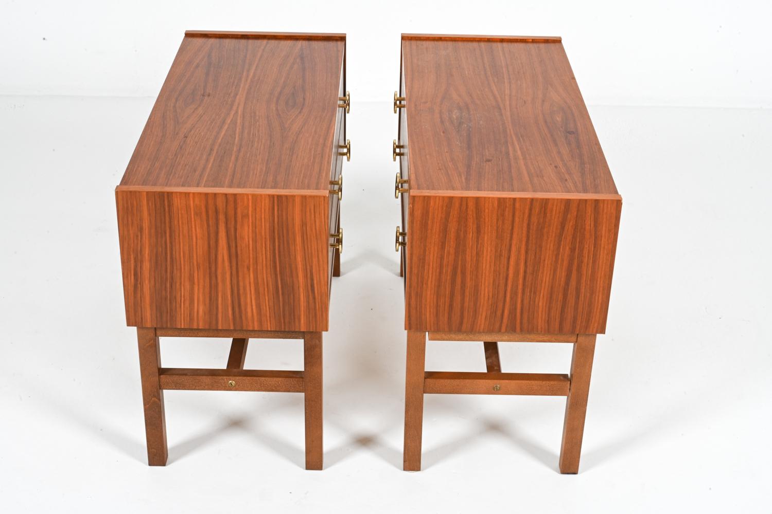 Schwedische Teakholz-Nachttische mit Messinggriffen (2), ca. 1960er Jahre im Angebot 8