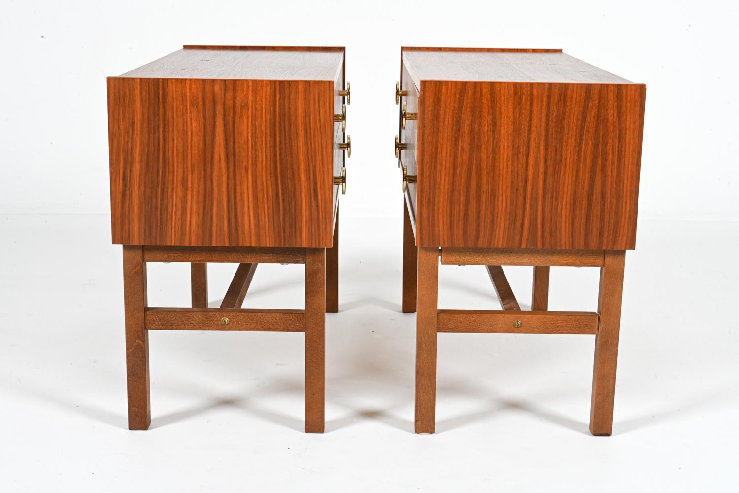 Schwedische Teakholz-Nachttische mit Messinggriffen (2), ca. 1960er Jahre im Angebot 9