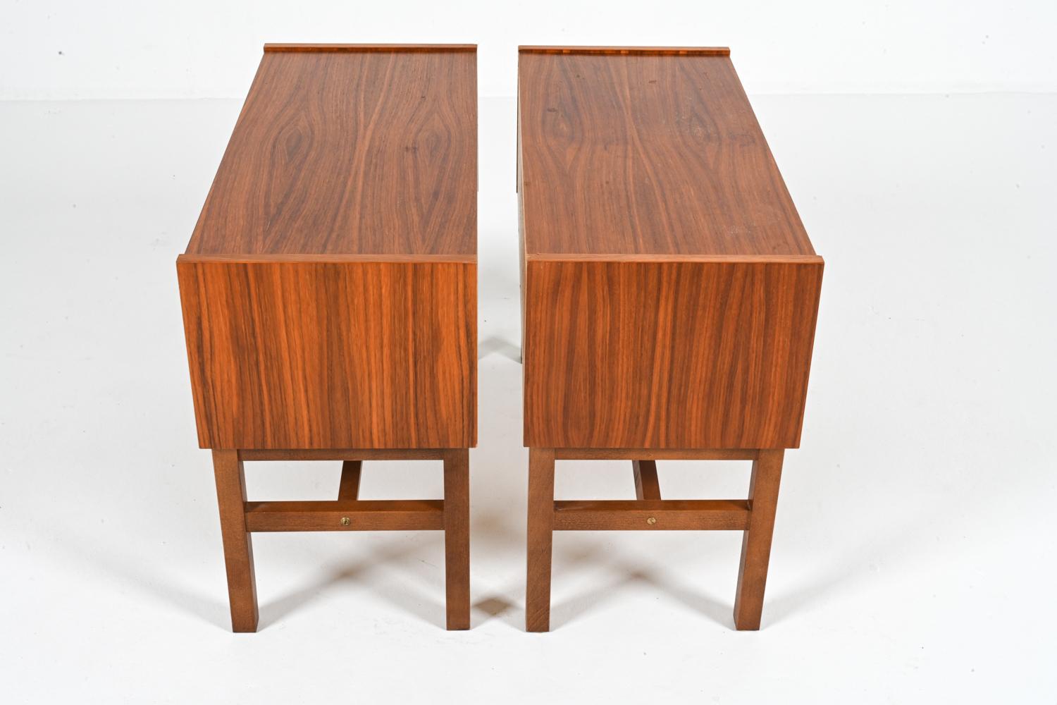 Schwedische Teakholz-Nachttische mit Messinggriffen (2), ca. 1960er Jahre im Angebot 12