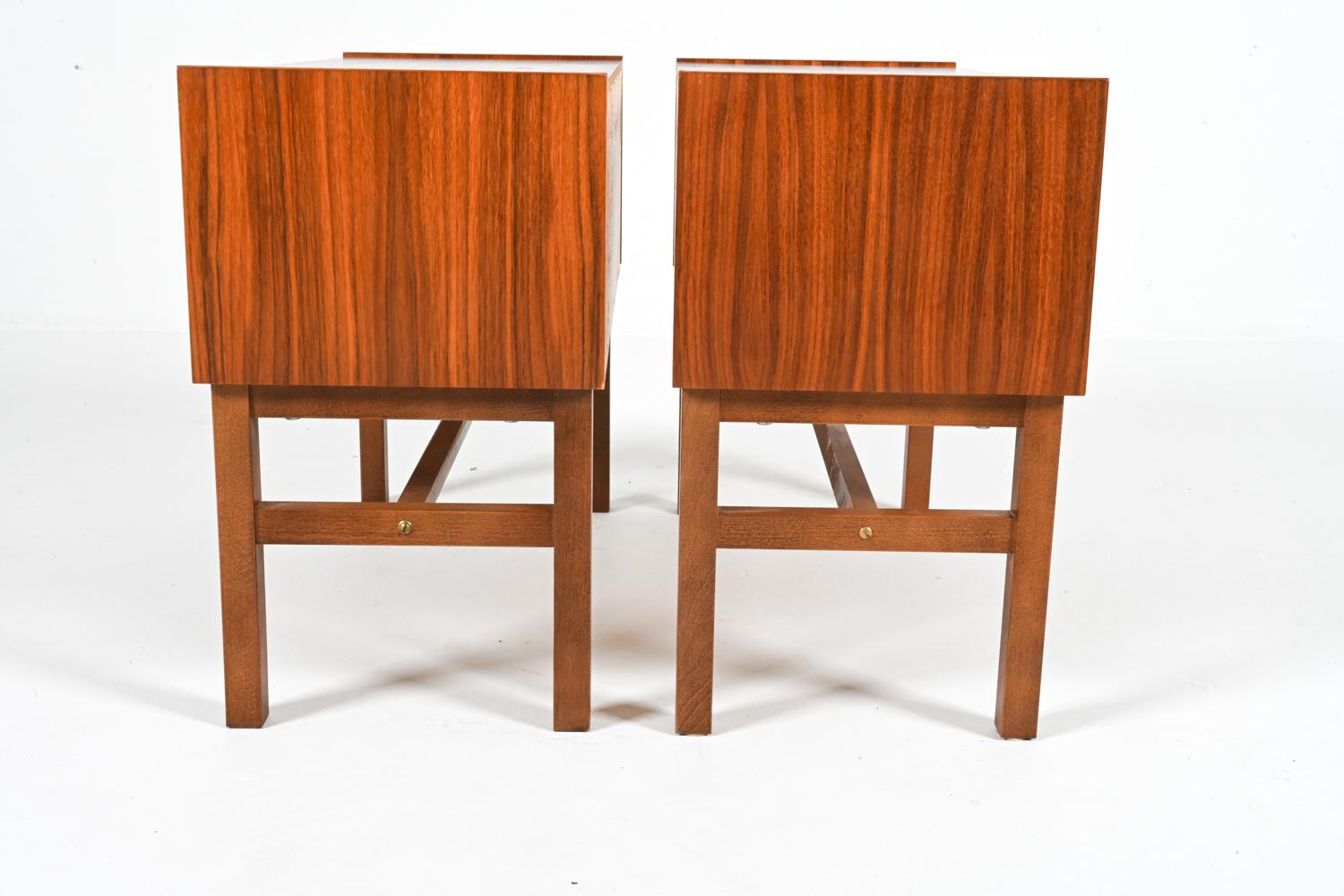 Schwedische Teakholz-Nachttische mit Messinggriffen (2), ca. 1960er Jahre im Angebot 13