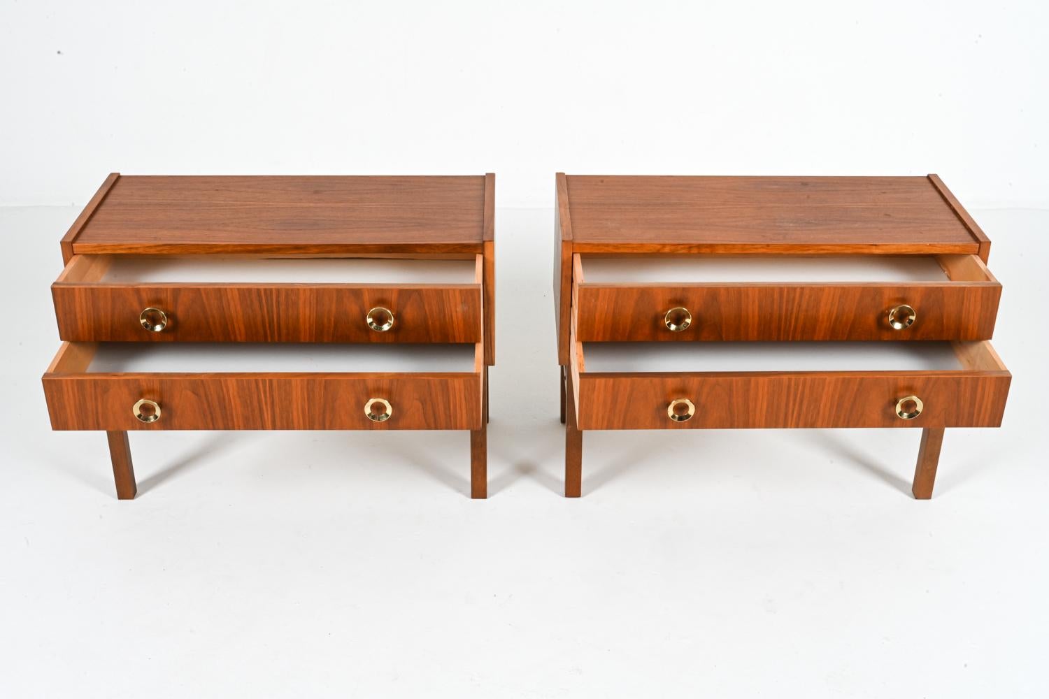 Schwedische Teakholz-Nachttische mit Messinggriffen (2), ca. 1960er Jahre im Angebot 3