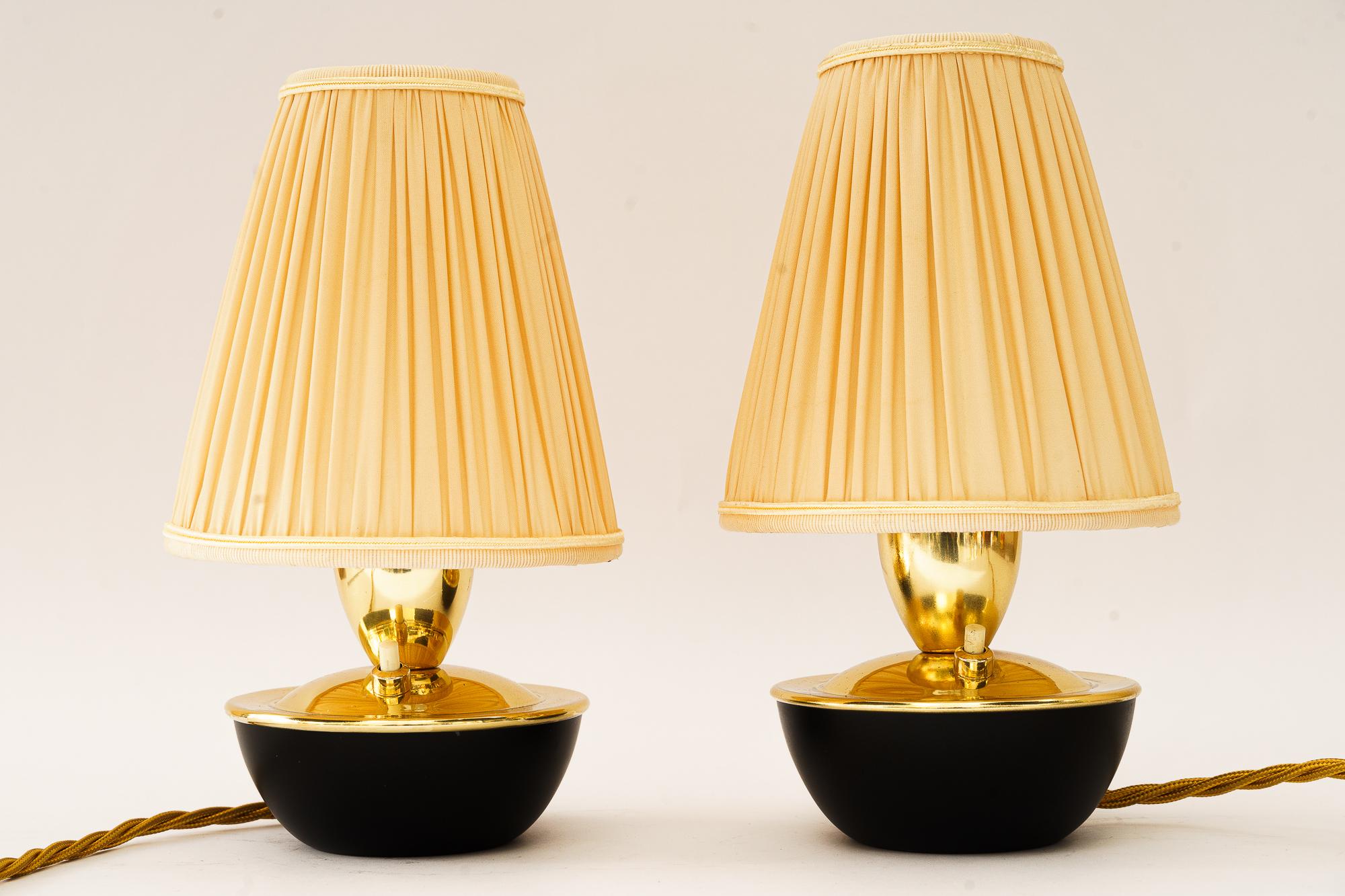 2 tischlampen von rupert nikoll wien um 1960er
Messing poliert und emailliert
Teilweise geschwärzt
Die Lampenschirme werden ersetzt (neu)