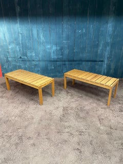 2 tables d'appoint en sapin dans le style de Charlotte Perriand « Les Arcs » vers