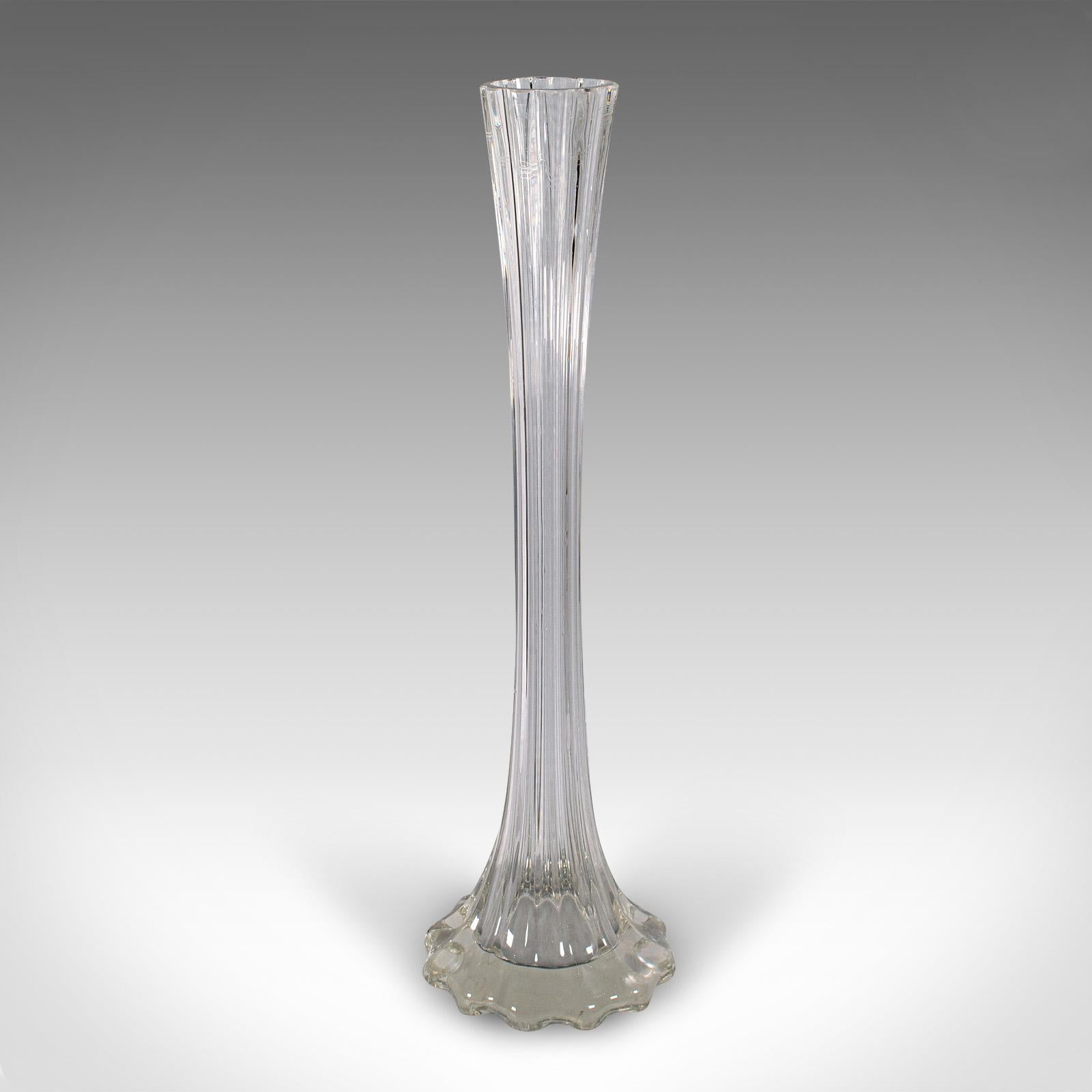 Vaso per gigli d'epoca alto 2', francese, vetro, manico di fiori, metà secolo, Circa 1950 In condizioni buone in vendita a Hele, Devon, GB