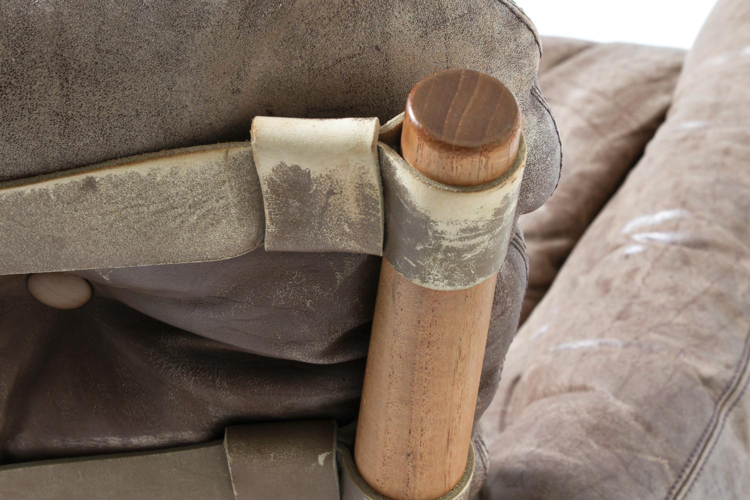 (2) Sedie da salotto danesi in teak e cuoio di John Mortensen in vendita 10