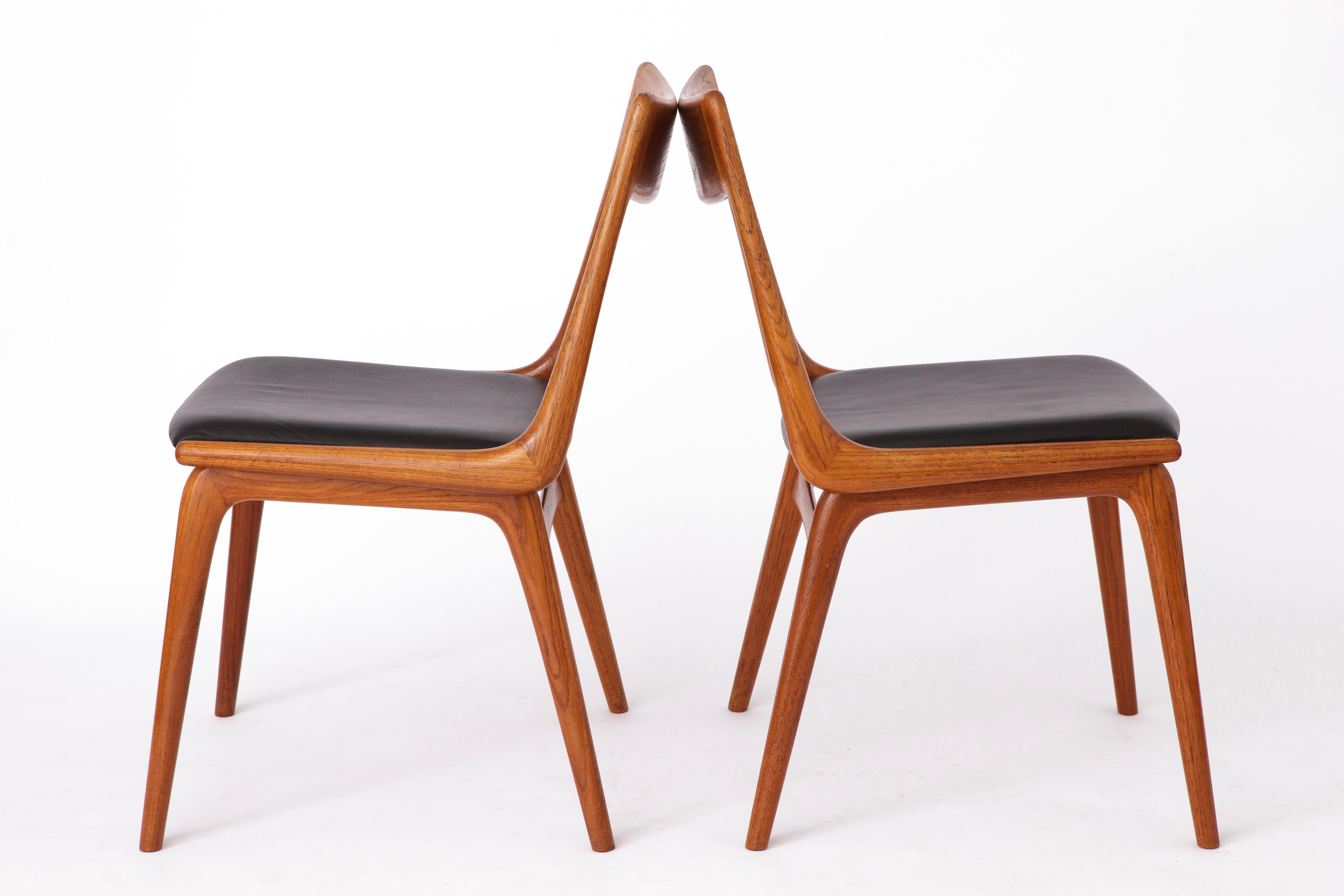 2 vintage midcentury chairs designed by Alfred Christensen for
manufacturer Slagelse Møbelværk. 
Production period: 1950s, Denmark. 
Displayed price is for a set of 2. Totally up to 5 chairs available. 

Very good condition. Stable teak frames.