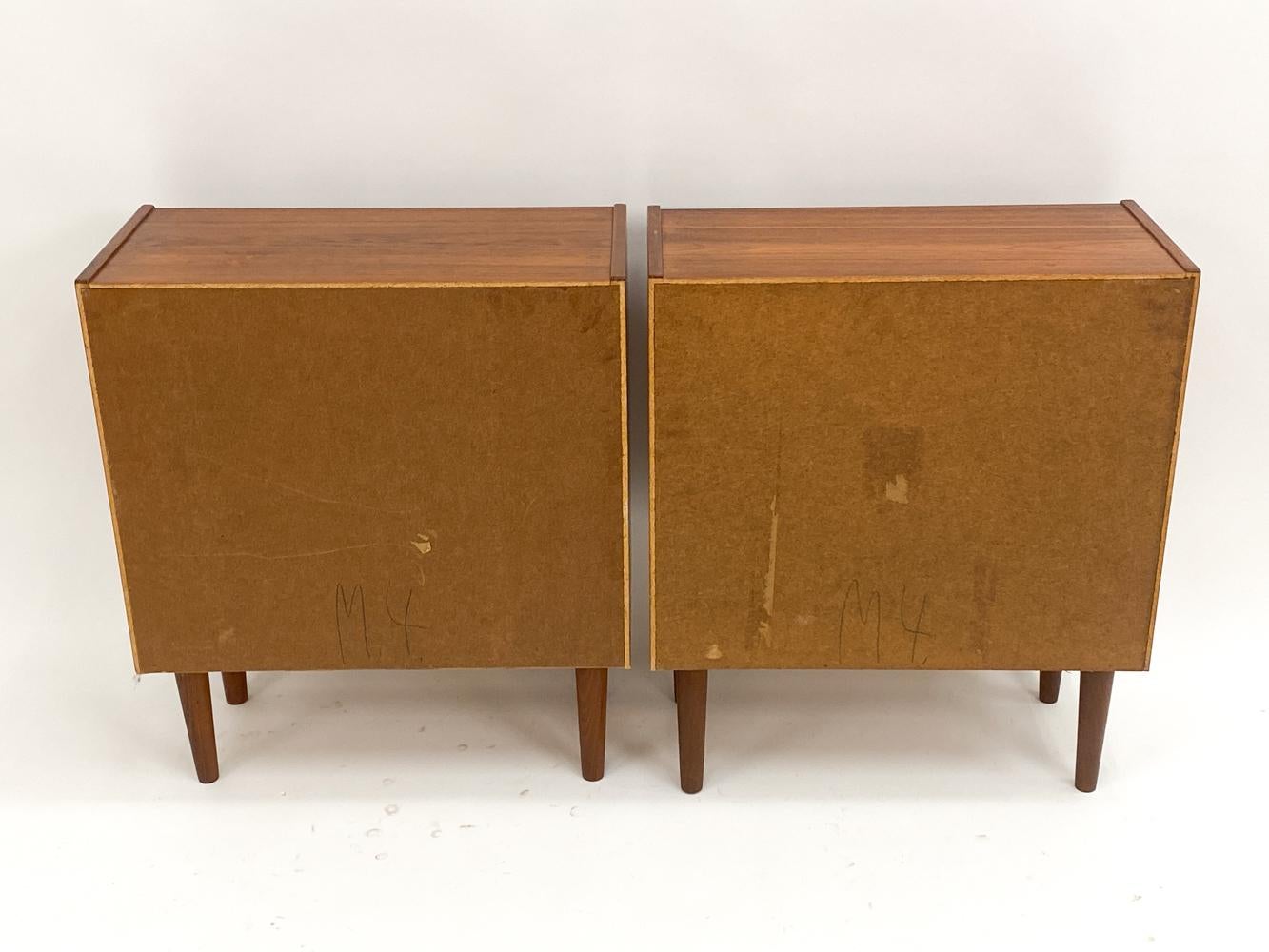 (2) Cassettiera in teak di Kofod Larsen, anni '60 circa in vendita 4