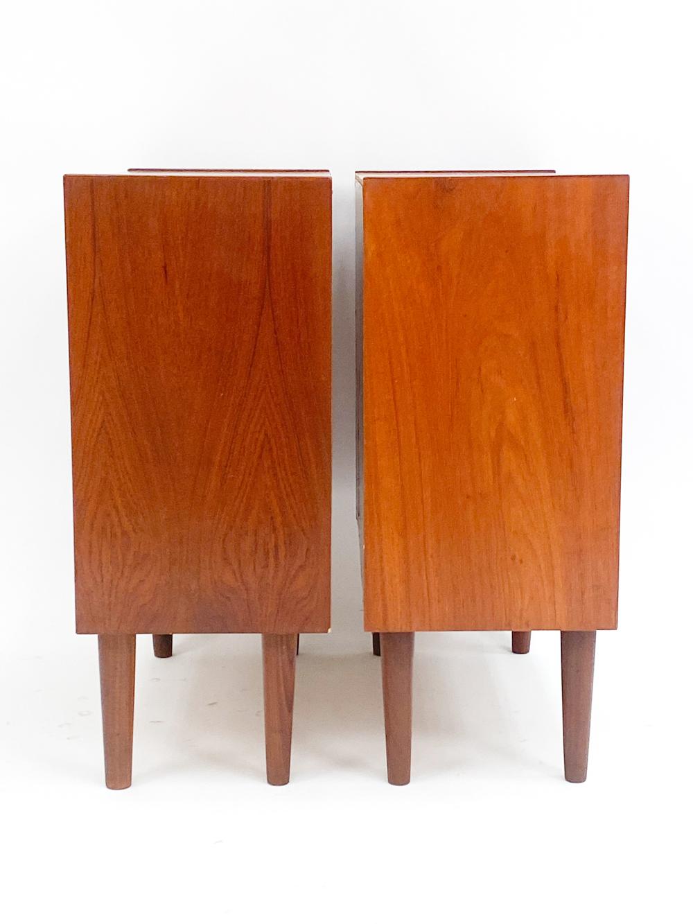 (2) Cassettiera in teak di Kofod Larsen, anni '60 circa in vendita 7