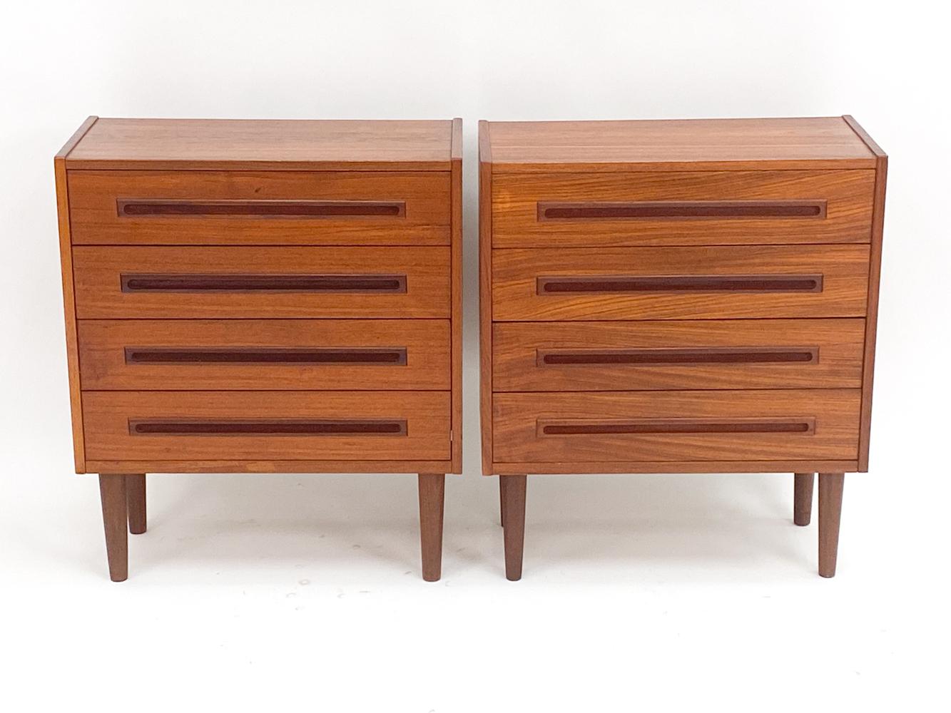 Mid-Century moderno (2) Cassettiera in teak di Kofod Larsen, anni '60 circa in vendita