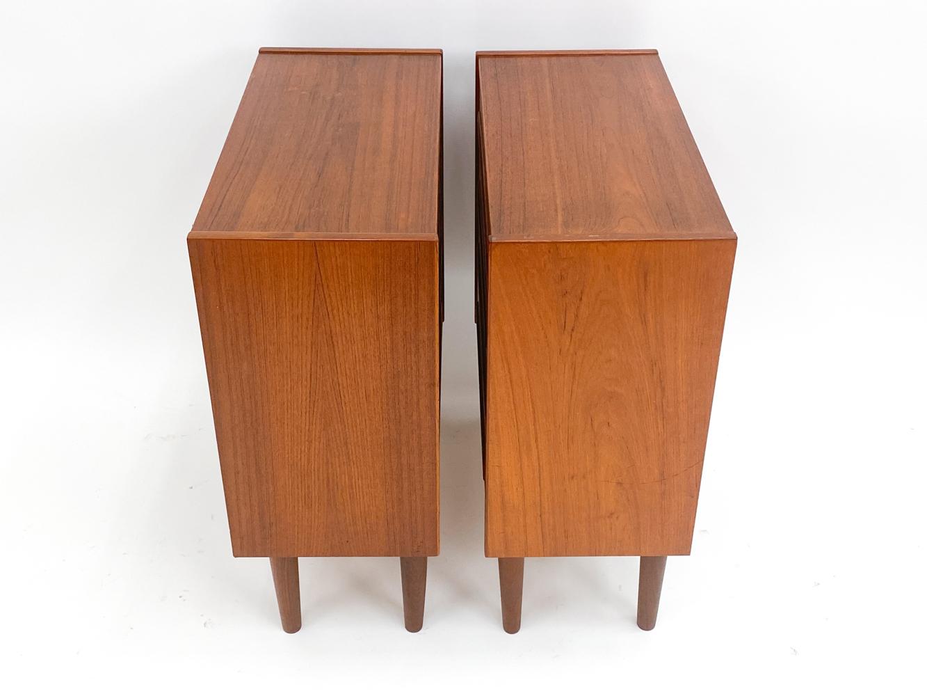 (2) Cassettiera in teak di Kofod Larsen, anni '60 circa in vendita 2