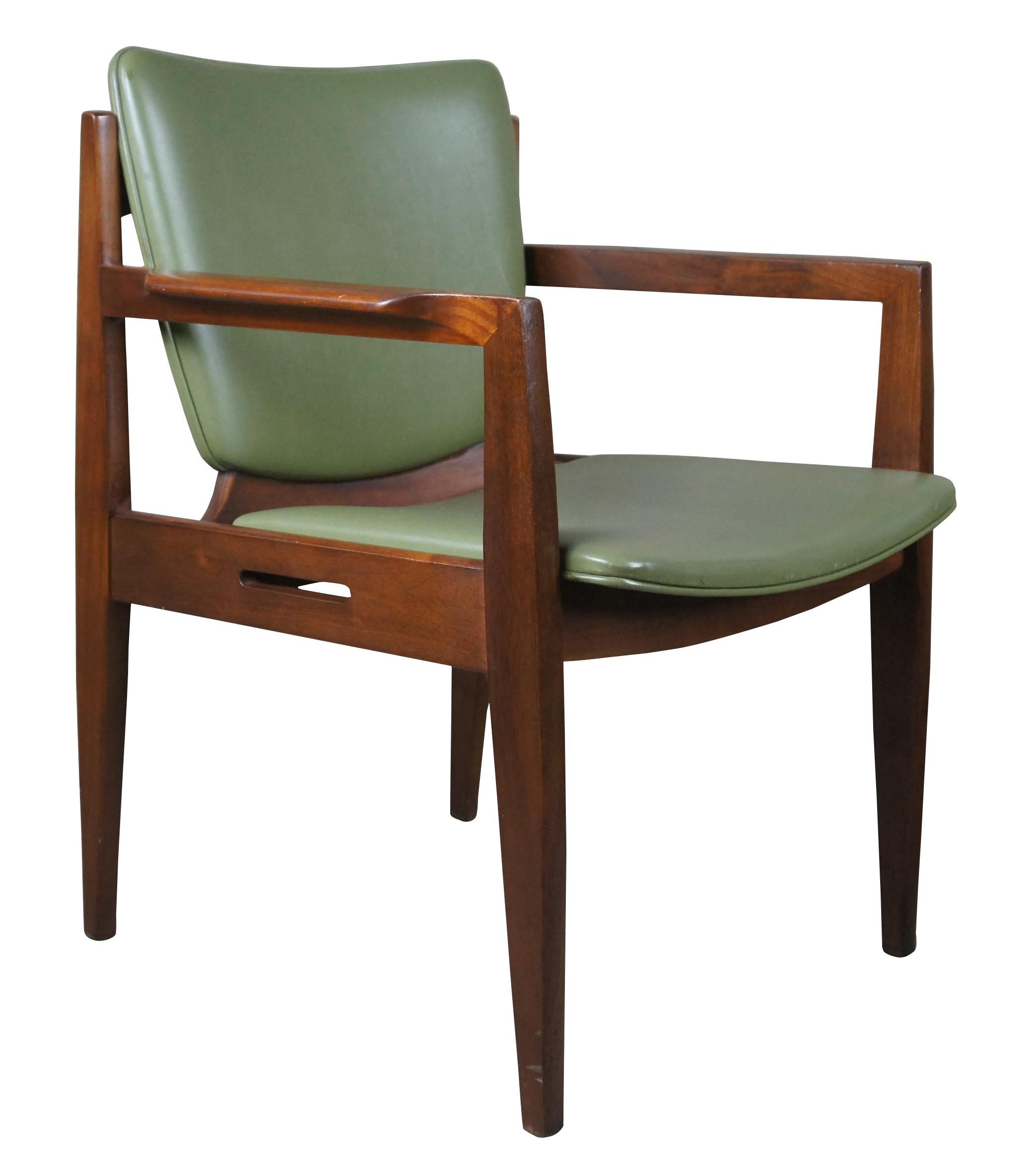 2 Thonet Mid-Century Modern Walnut & Green Vinyl Office Library Arm Chairs Pair In Good Condition In Dayton, OH