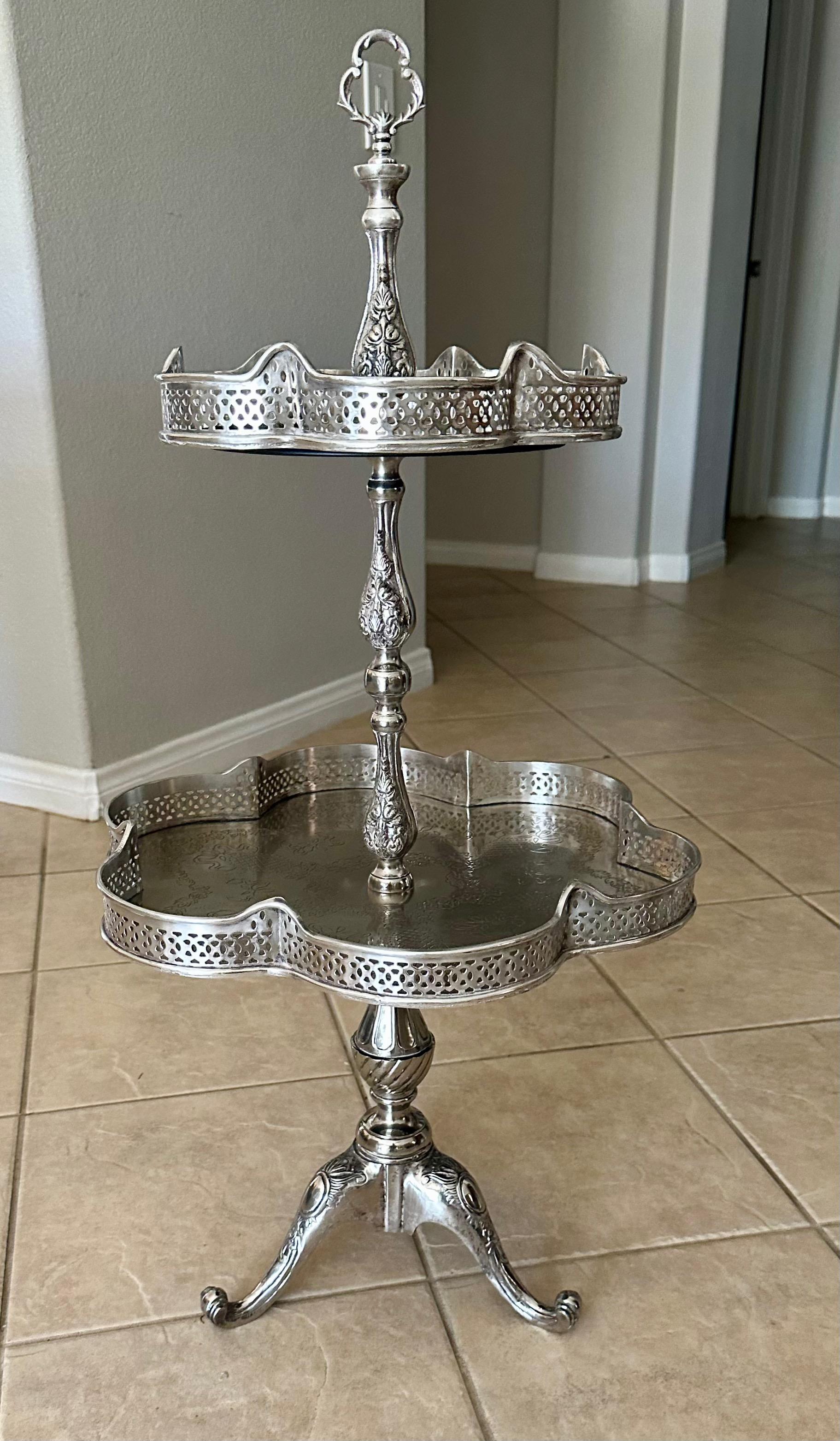 2-Tier Regency Silverplate Dessert/Beverage Etagere Display Table In Good Condition For Sale In Palm Springs, CA