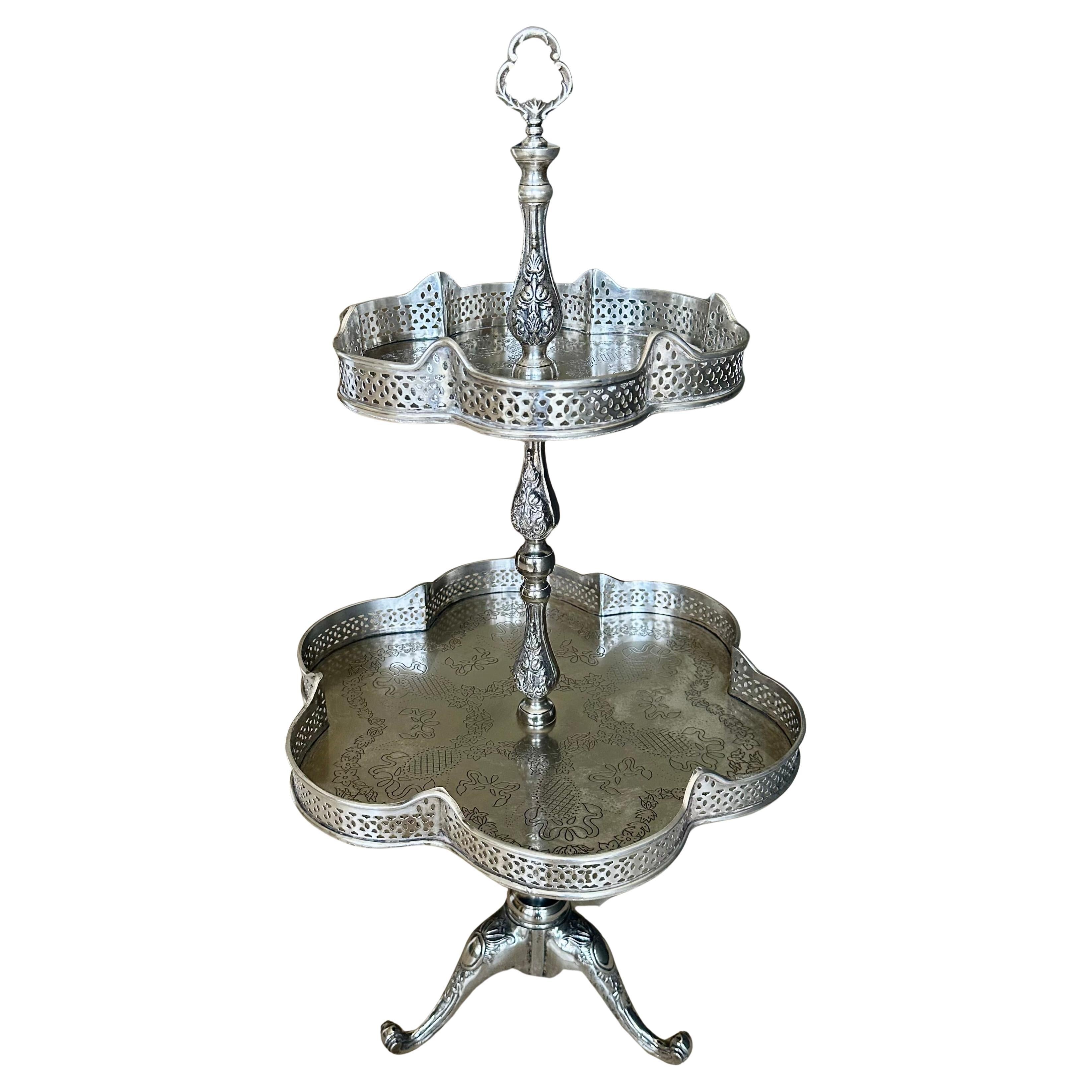 2-Tier Regency Silverplate Dessert/Beverage Etagere Display Table en vente