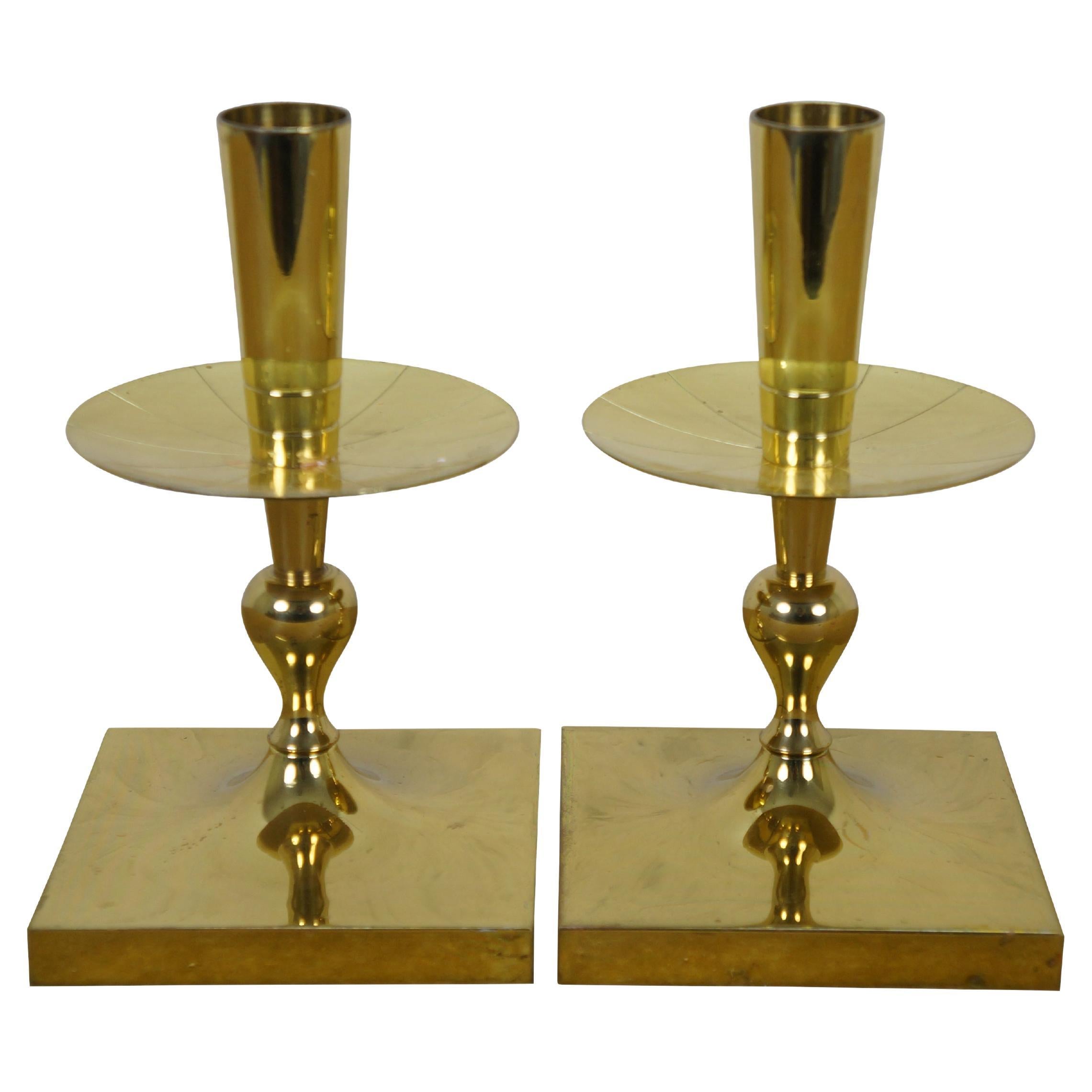 2 Portacandele in ottone massiccio di Tommi Parzinger Dorlyn Silversmiths da 7 pollici