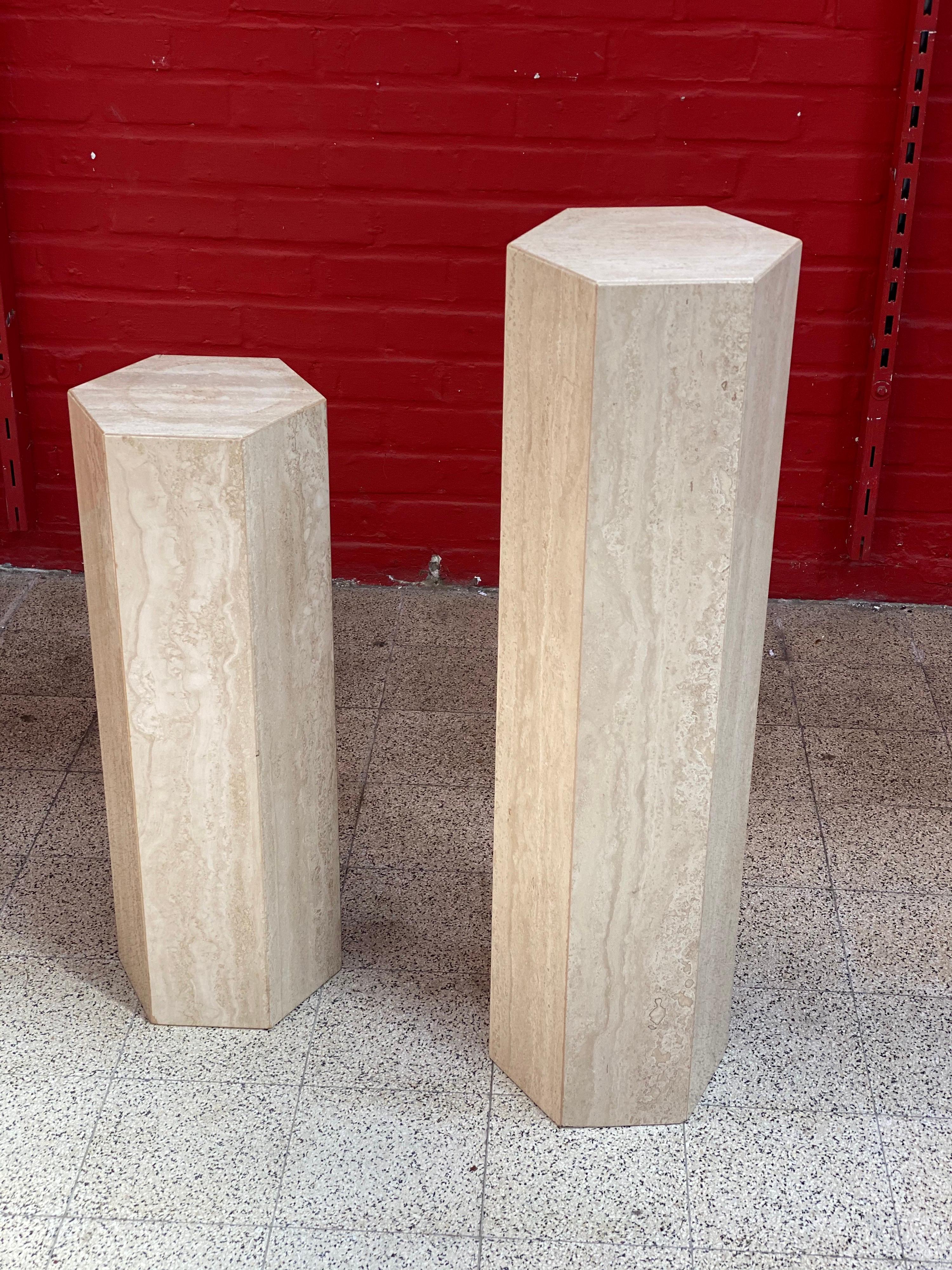 2 travertine pedestals circa 1960

Measures: 90 x 23 x 26 cm
70 x 23 x 26 cm
The price is for one.