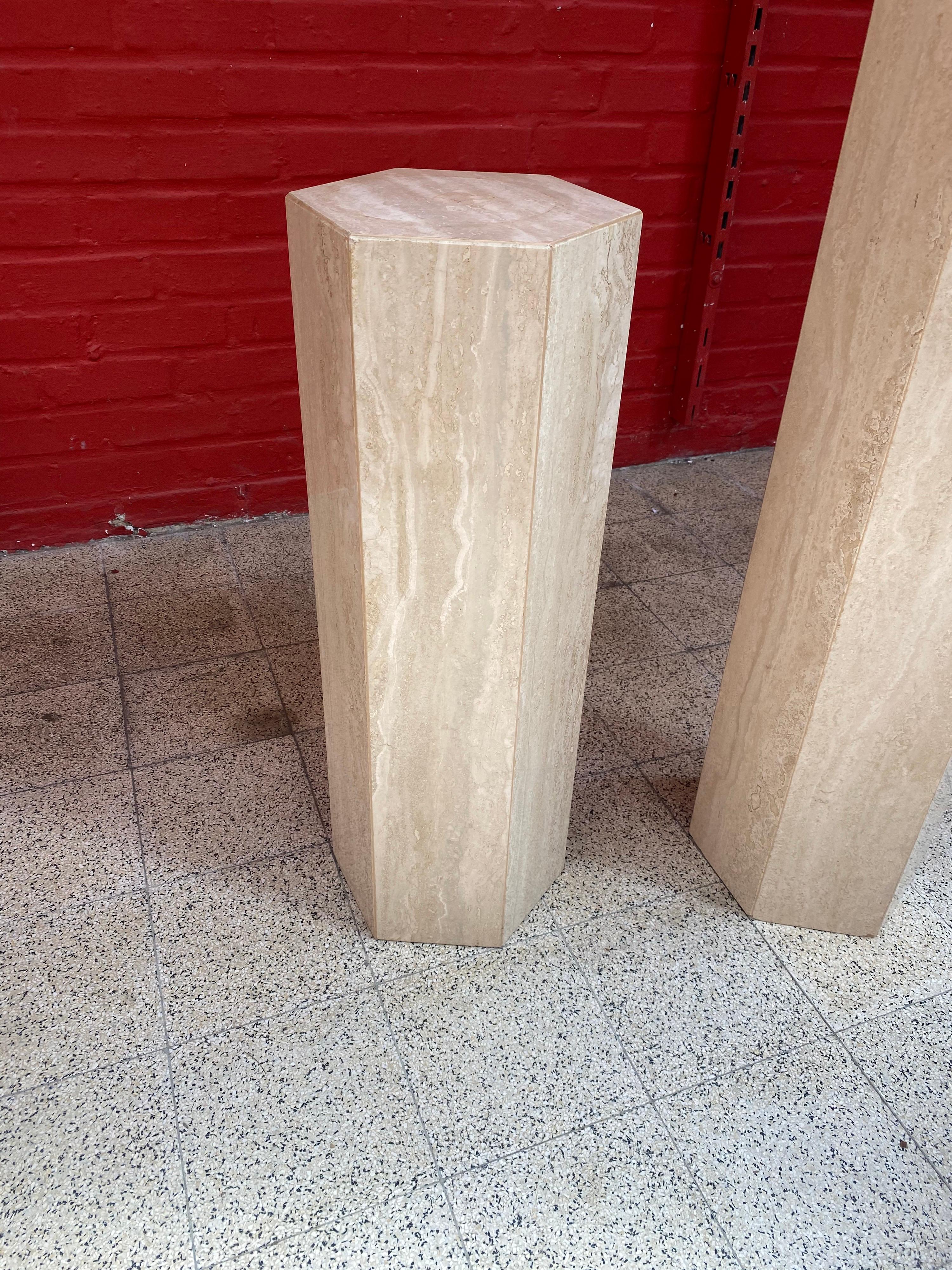 2 Travertine Pedestals circa 1960 the Price is for One In Good Condition For Sale In Saint-Ouen, FR
