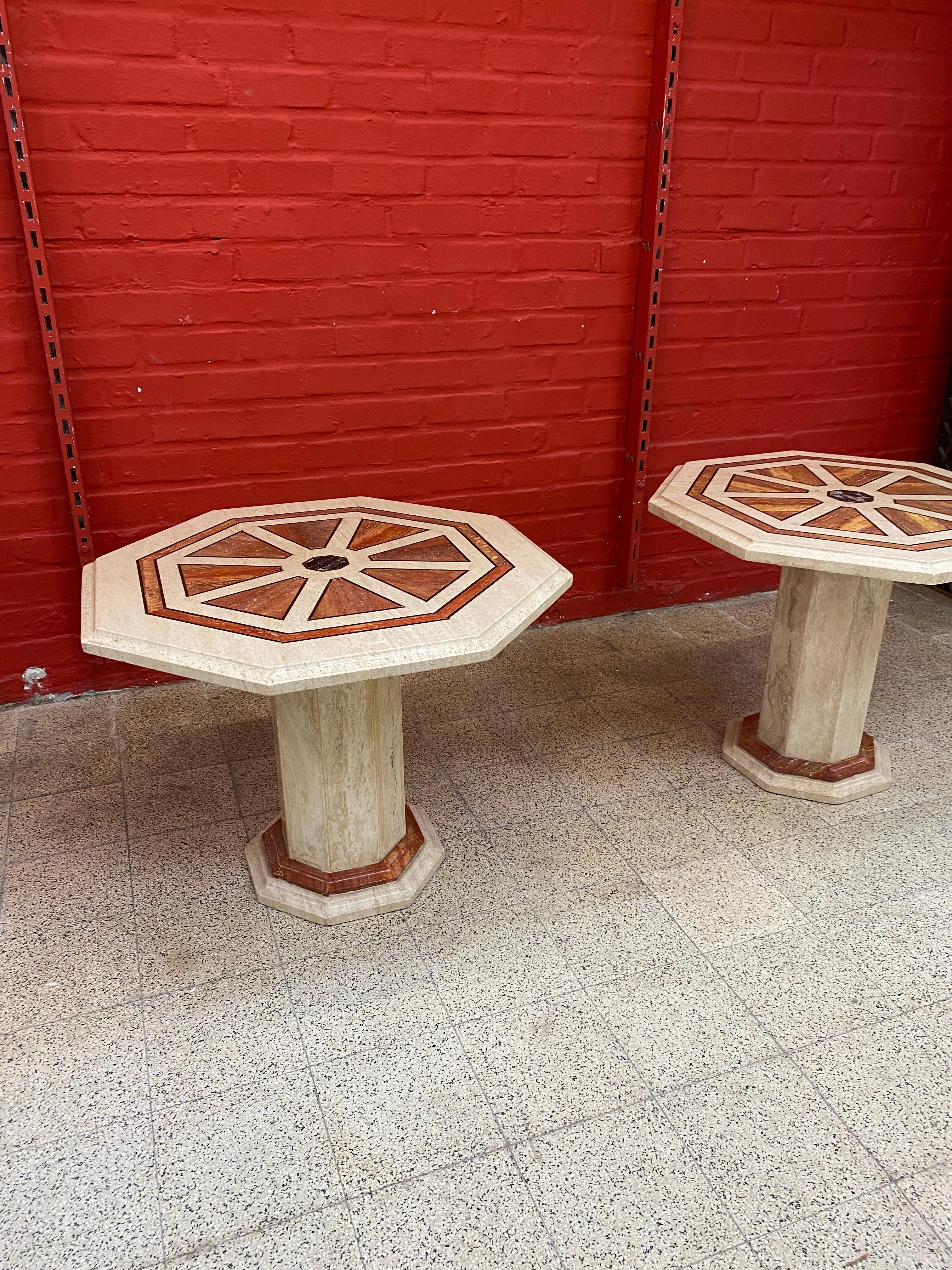 2 Travertine Side Tables, with Brass and Marble Inlay, circa 1970 In Good Condition For Sale In Saint-Ouen, FR